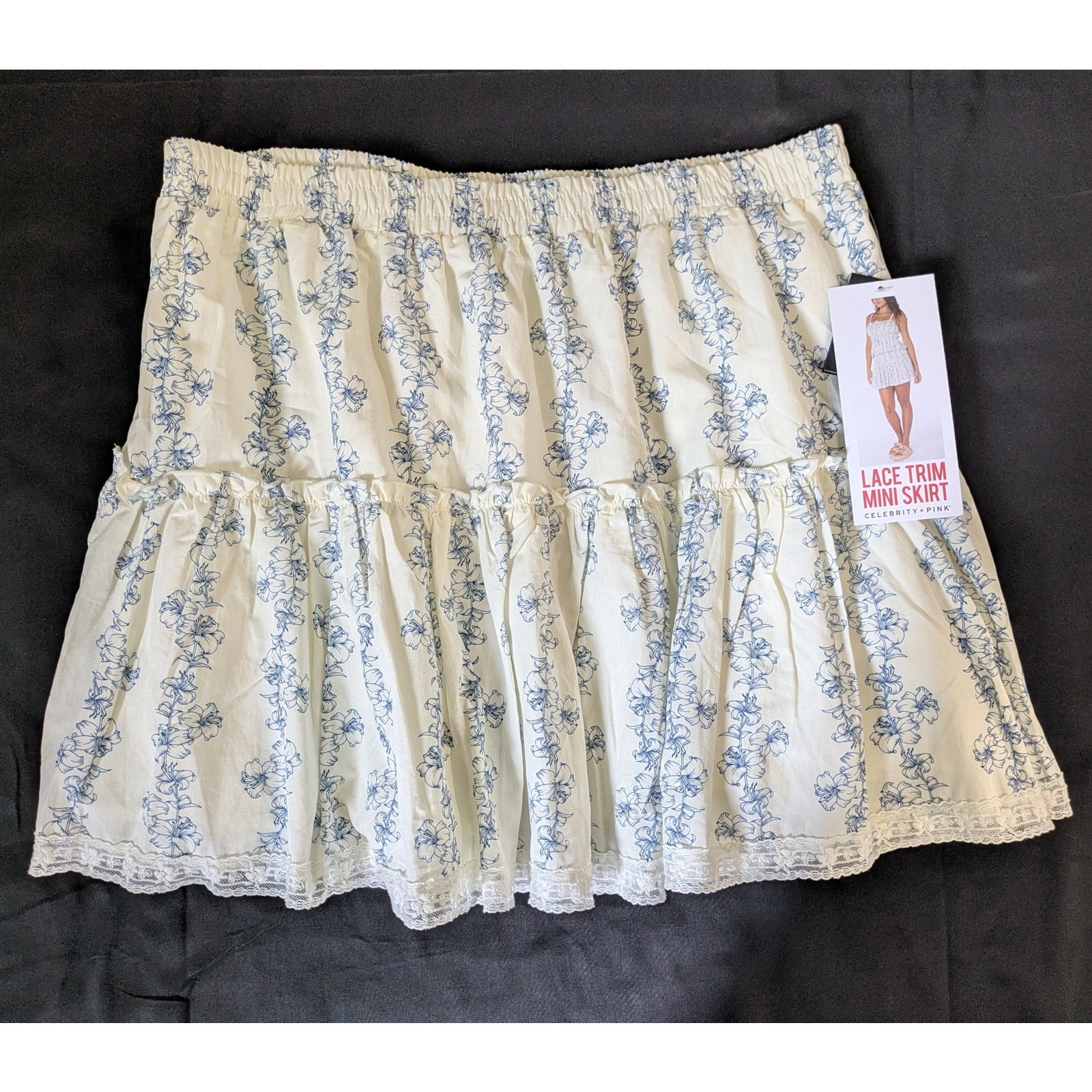 Celebrity Pink lace trim blue and ivory floral mini skirt XL