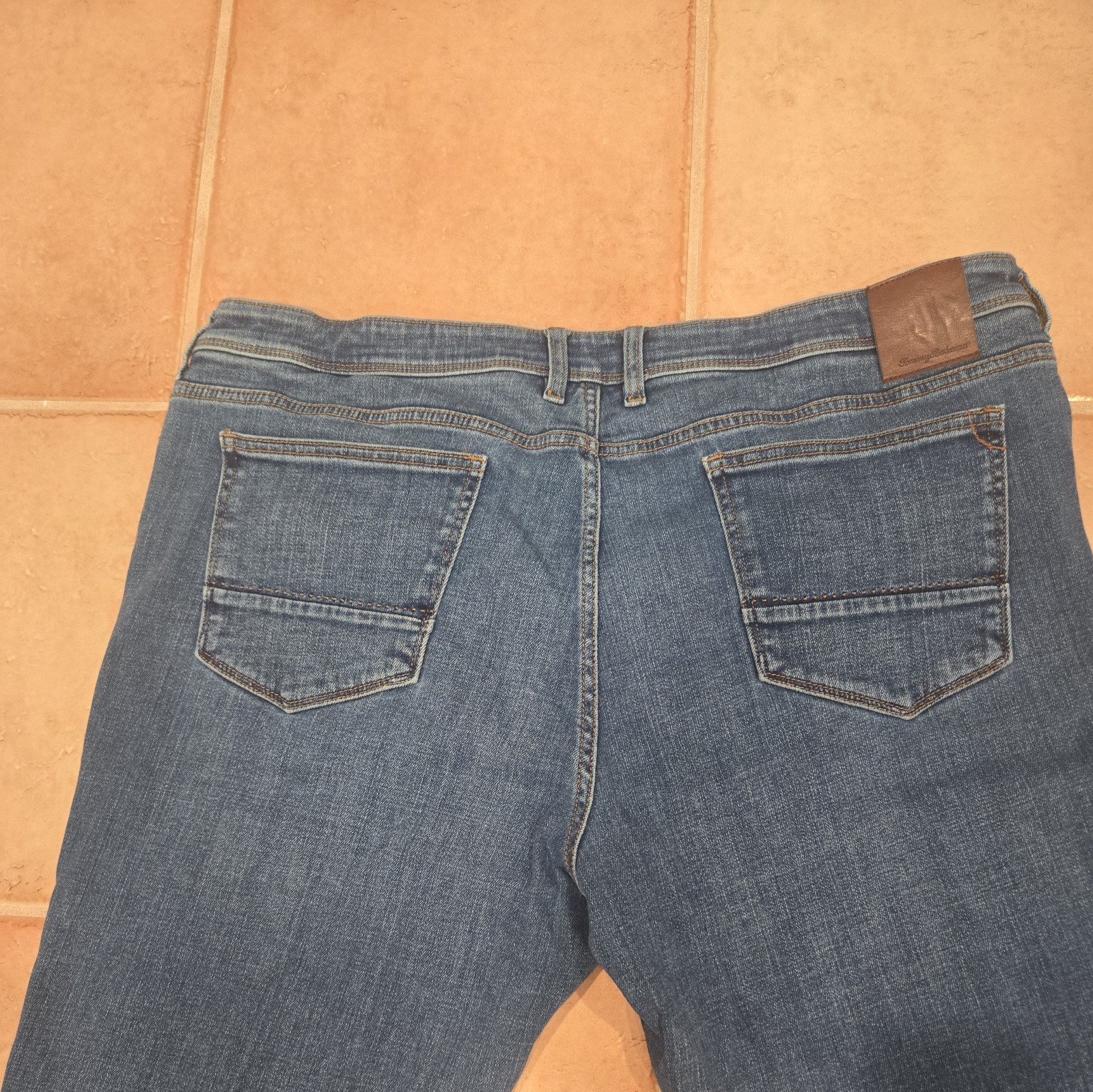 Tommy Bahama Men’s Classic Fit Jeans 42×30 Indigo Wash