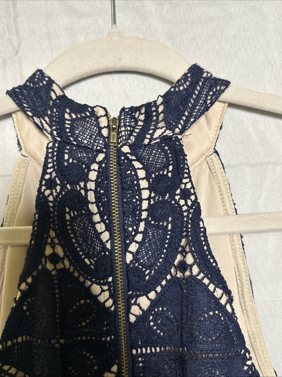 Boohoo Blue Sleeveless Lines Floral Cut Out Dress Woman’s Size 6 Crochet