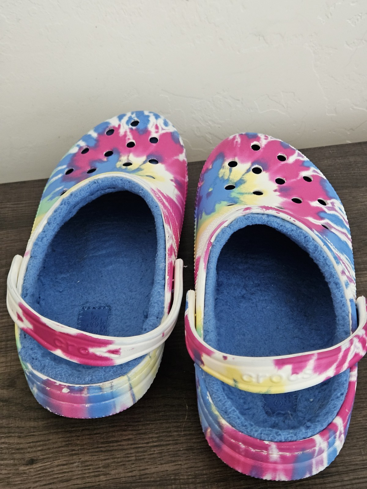Clean GUC Crocs Classic Tie-Dye Hot Pink Lined Fuzzy Slides M 6/W 8 (US Size)
