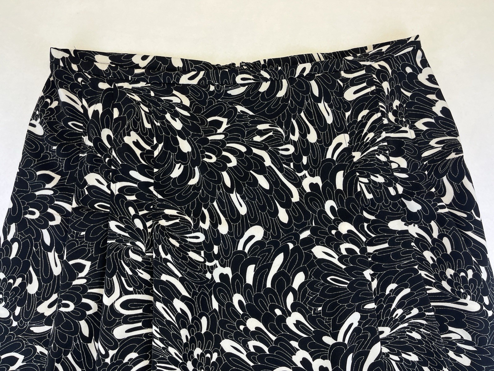 Requirements Petite Size 18 Black White Petals Long A-Line Skirt Side Zip Floral