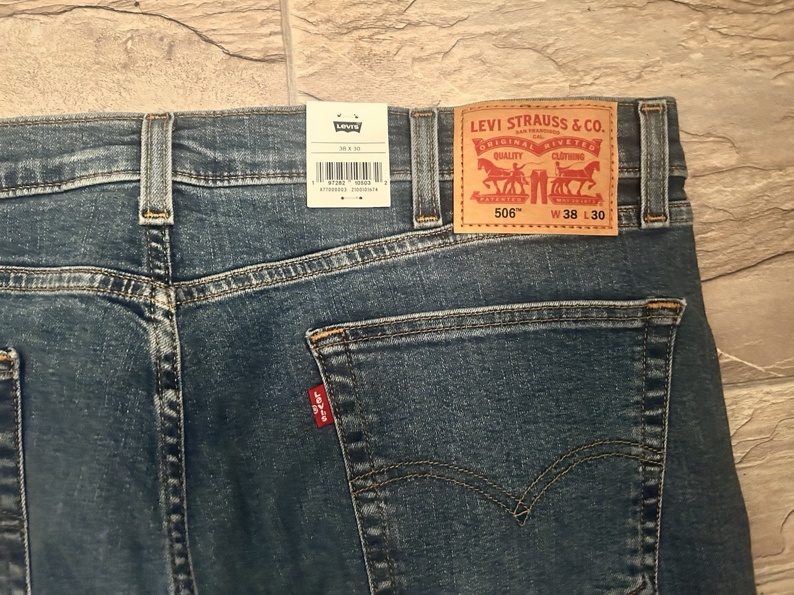 Levi’s 506 Men’s Comfort Straight Stretch Jeans – Medium Stonewash – 38×30 – NWT