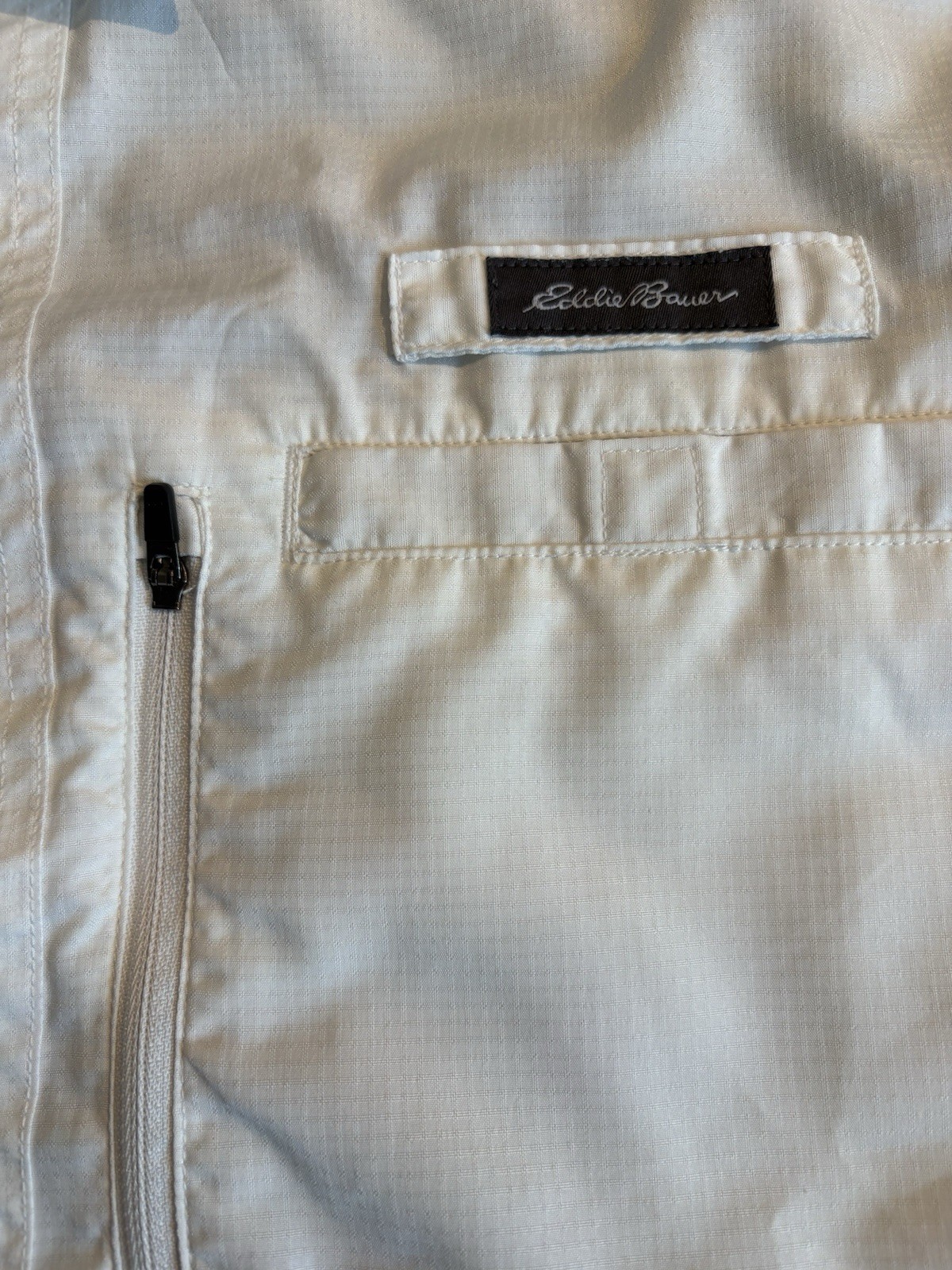 Eddie Bauer Men’s L/G White Solid Short Sleeve Button-Up Fishing Shirt.