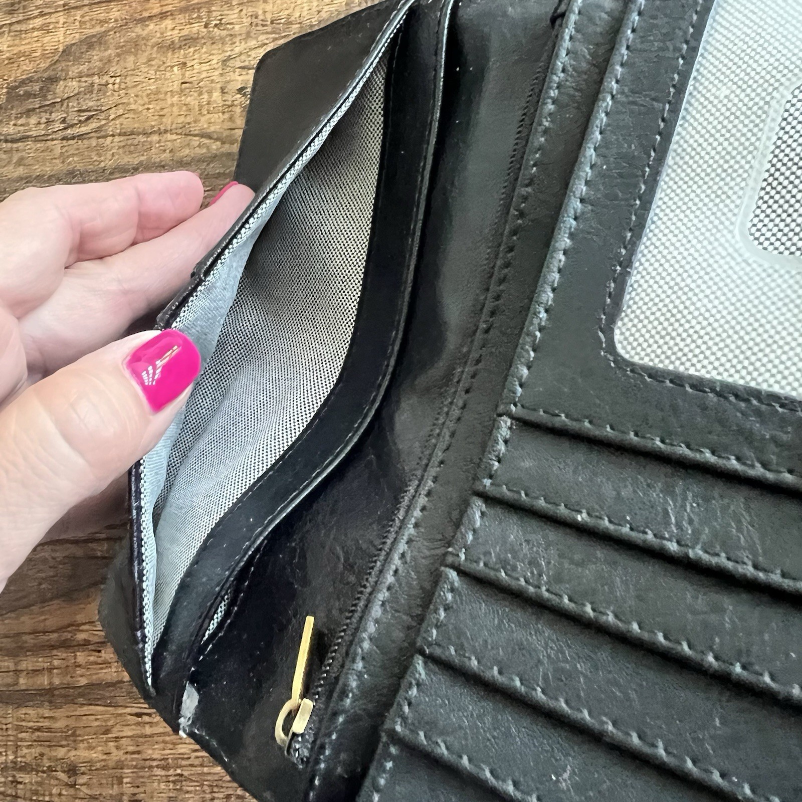 FOSSIL Liza Slim Black Leather Bifold Wallet with Metal Decorative Plate 6.75″