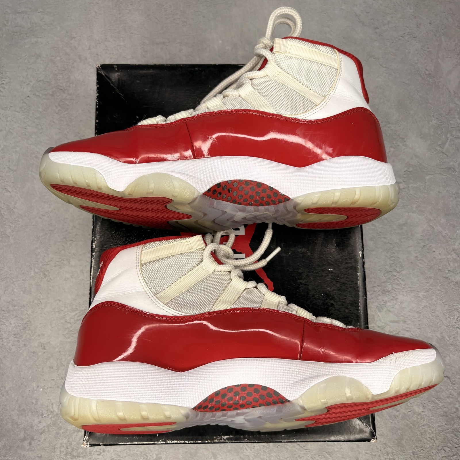 10M/11.5WJordan 11 Retro Cherry (2022) *pre-owned* SIZE 10CT8012-116Pre-Owned