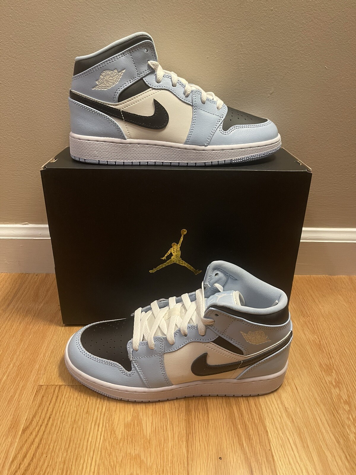 Nike Air Jordan 1 Mid GS Ice Blue/Black-Sail-White 555112-401 Size 5.5Y / 7W