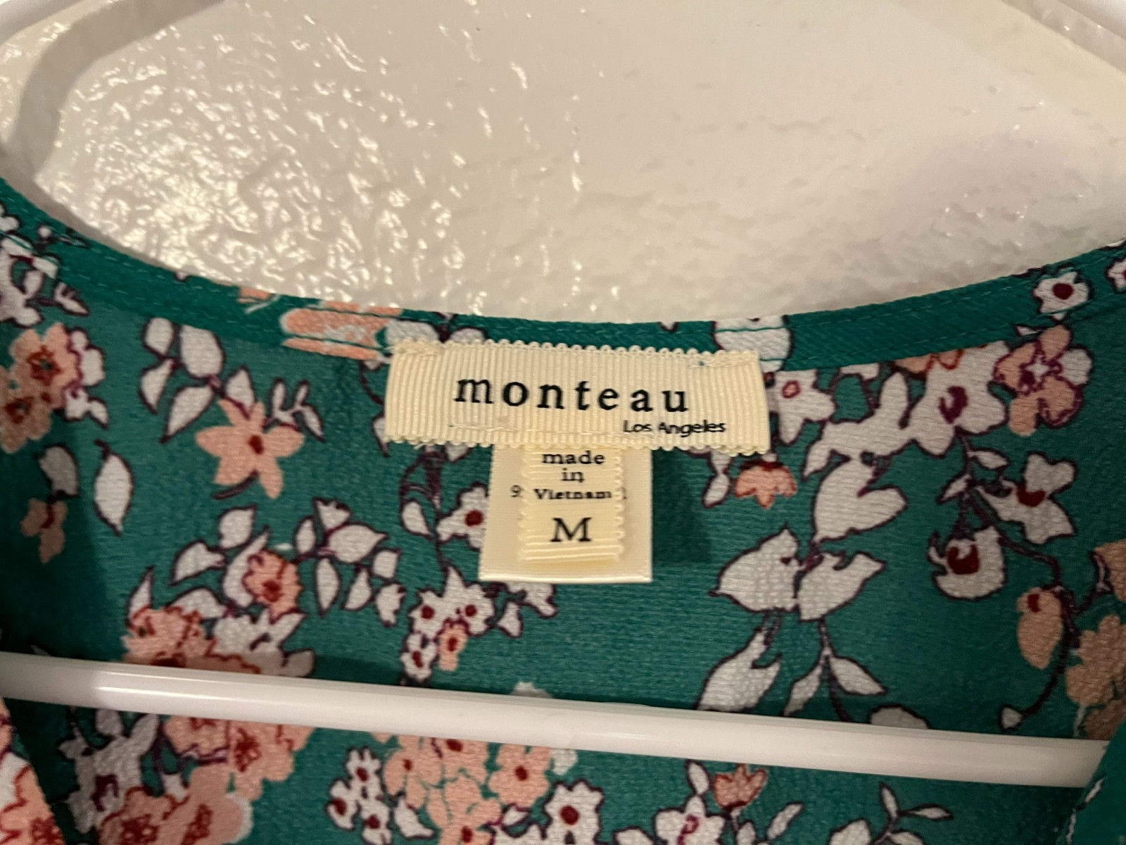Monteau Women’s M Medium Green w Peach/White Short Sleeve Tie Wrap Flutter Shirt