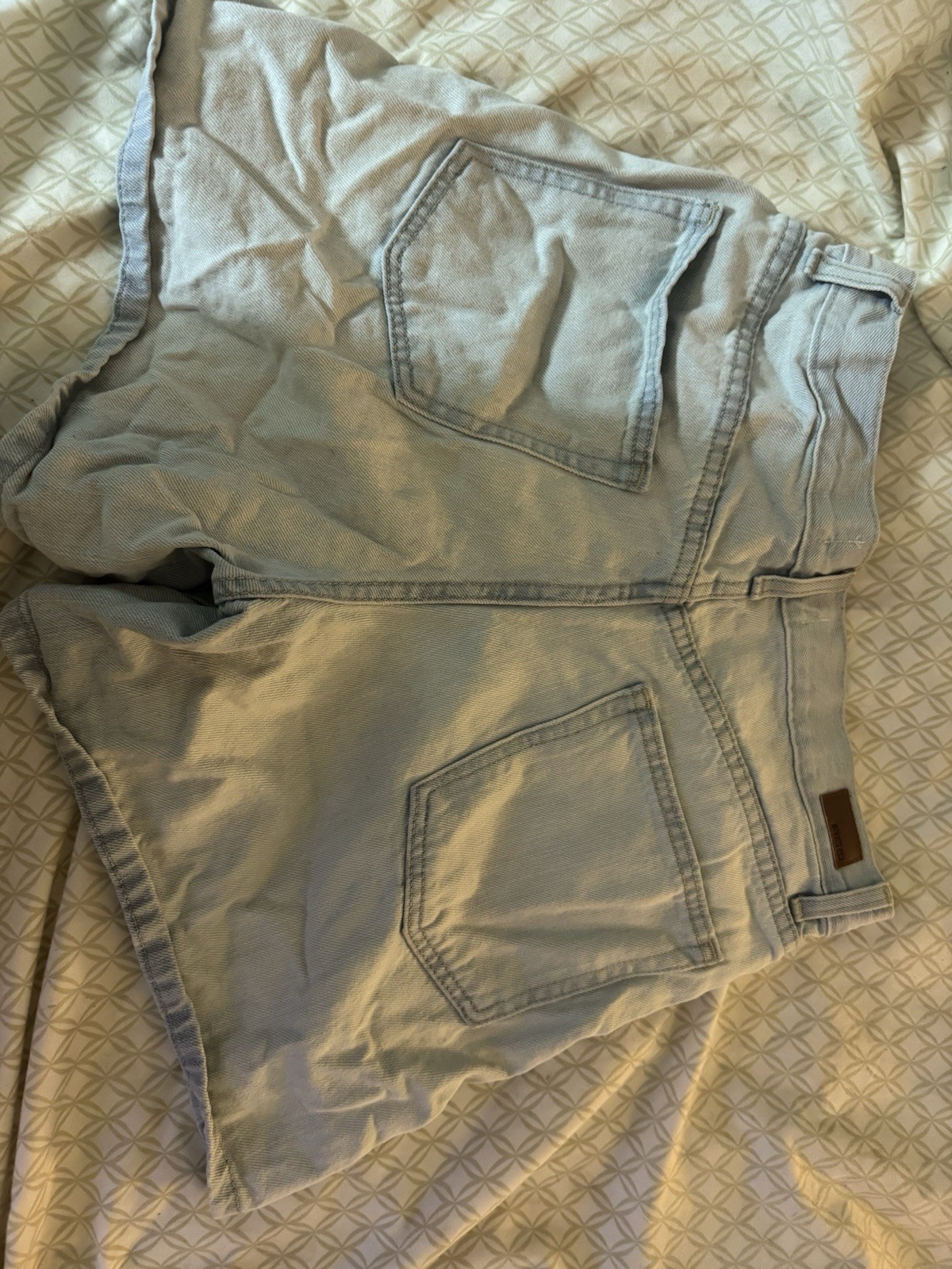 RSQ Women’s Light Wash Denim Cut Off Shorts Size 28 Zip Button 5-Pocket