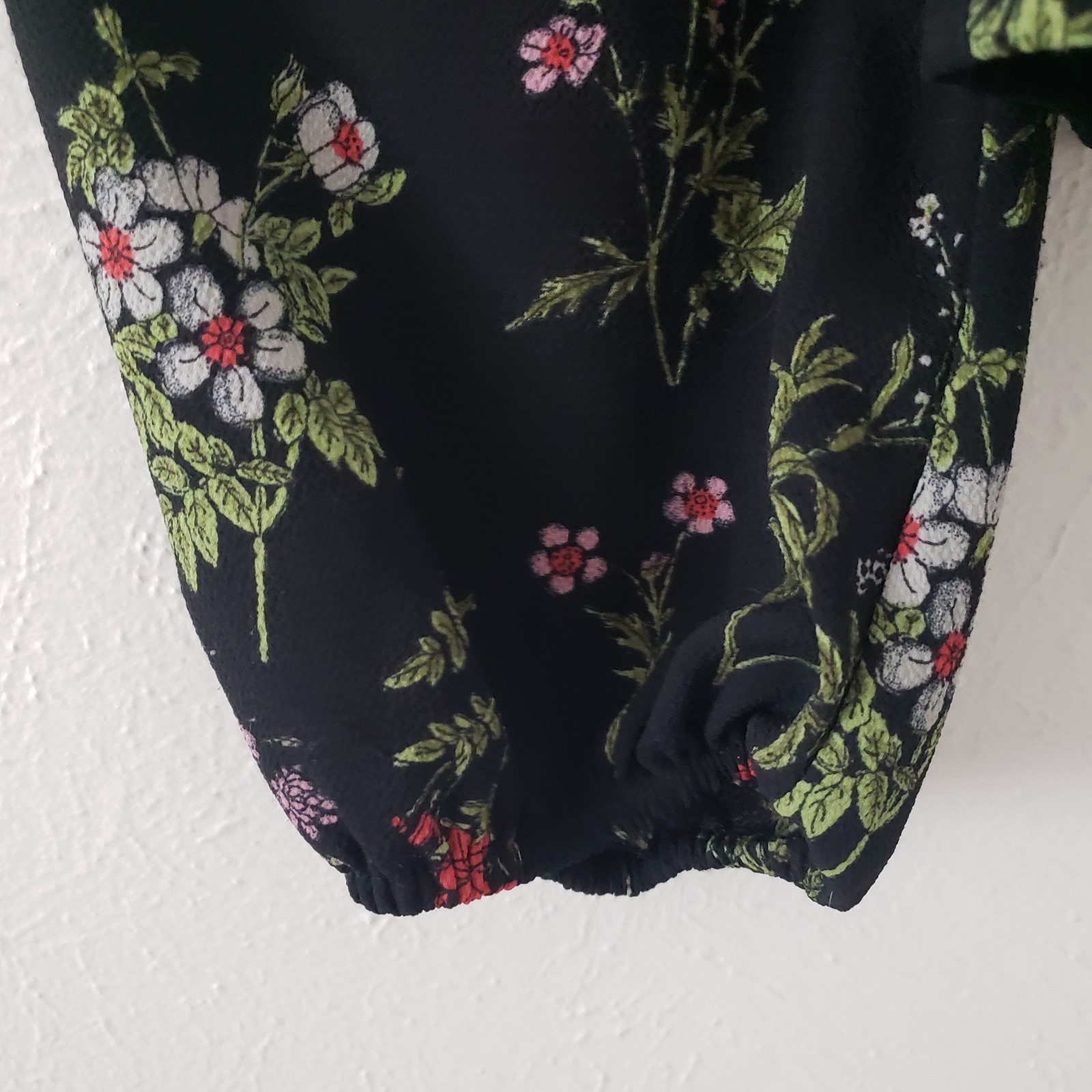 Nordstrom Leith Womens Size Medium Black Floral Blouse Top Long Sleeve Red Green