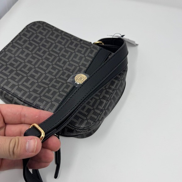 NWT Tommy Hilfiger Crossbody Monogram Logo Gray Women’s Bag 8×6.75×2.25