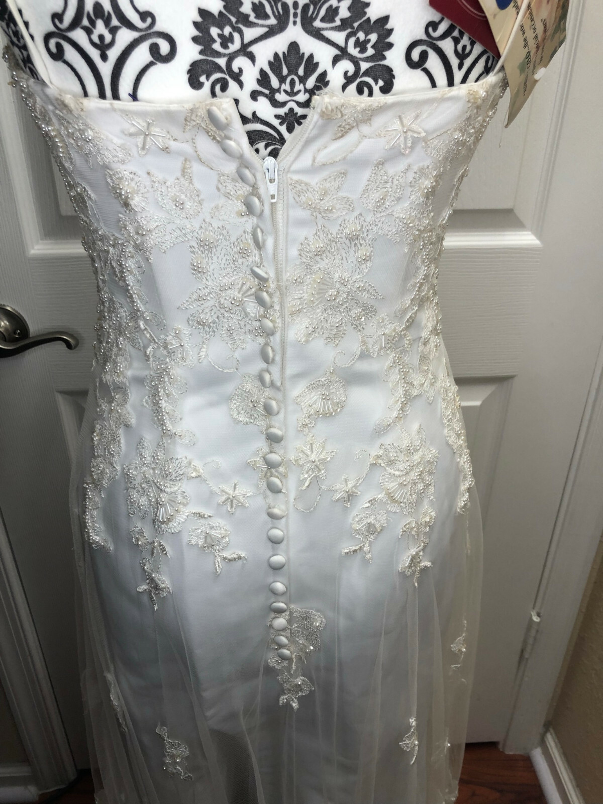 Alfred Angelo Wedding Dress Sleeveless Chest 36″ Waist 29″ Length 49″ Read Below