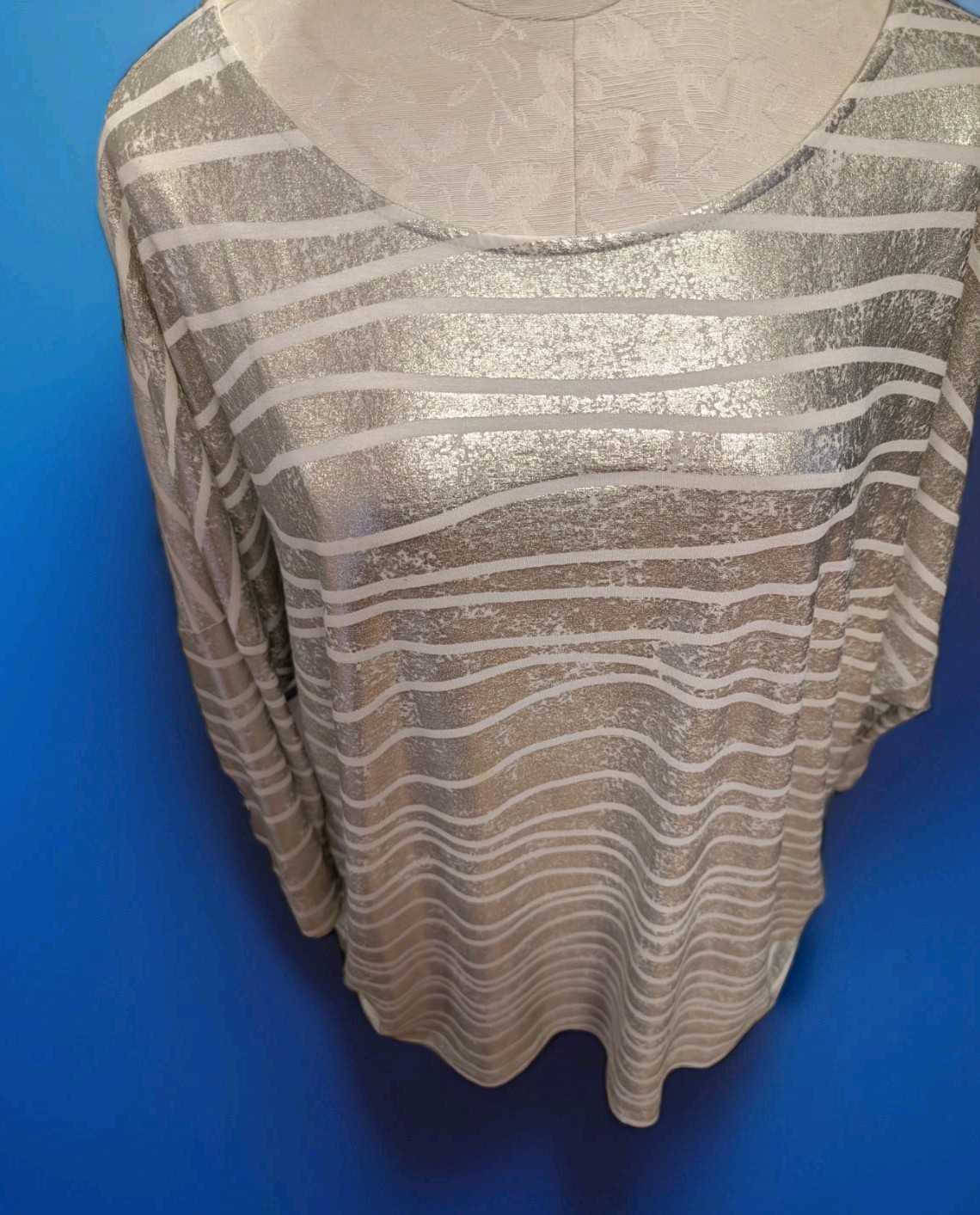 Chicos Top Size 3 XL flocked Silver striped 3/4 Sleeves Tee Tunic round neck