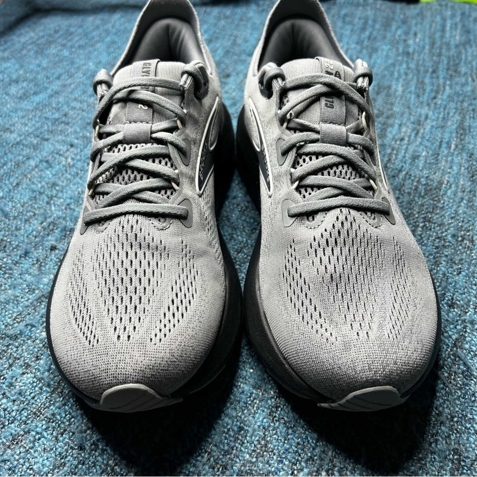 Brooks Glycerin 22 Running Shoes in Primer Grey Ebony Men’s Size 9.5 WIDE 2E
