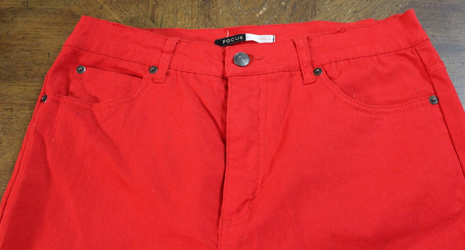 Focus Life Style Women Size 10 Red Pants 97%Cotton 3%Spandex Waist 30×31 Inseam