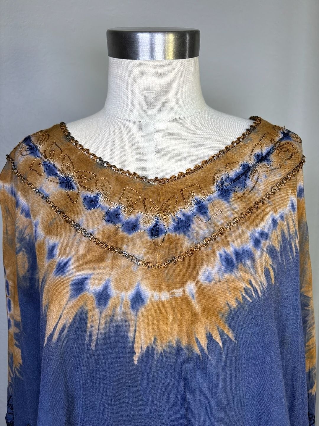 indigo thread Women’s Boho Western Fringe Dip Dye V Neck Light Poncho Throw-Over