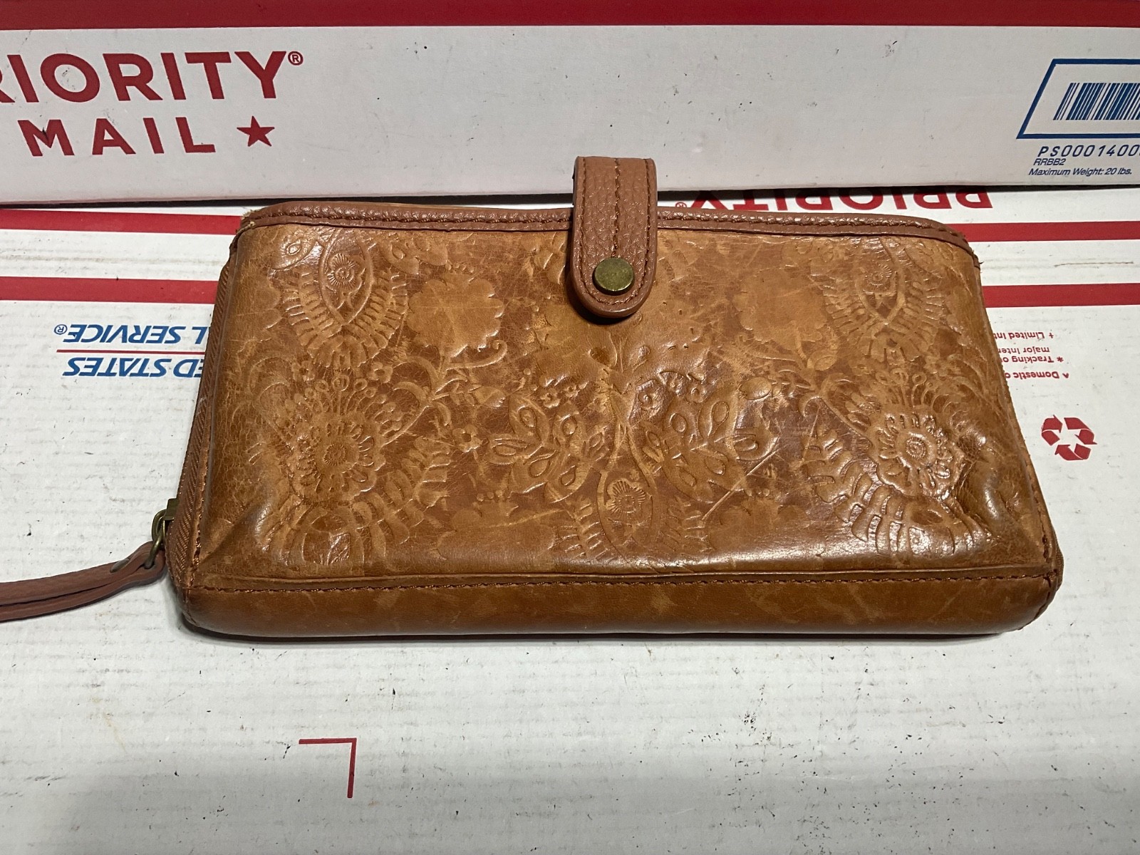 The Sak Smartphone Zip Around Wristlet Tobacco Floral (Pre-owned/as pictured)