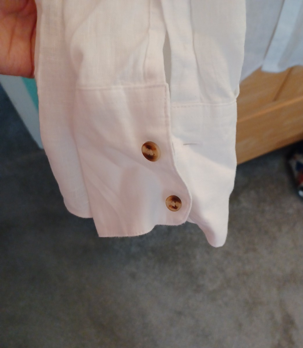 White House Black Market Button Down Linen Pocket Shirt, size Large, NWT!