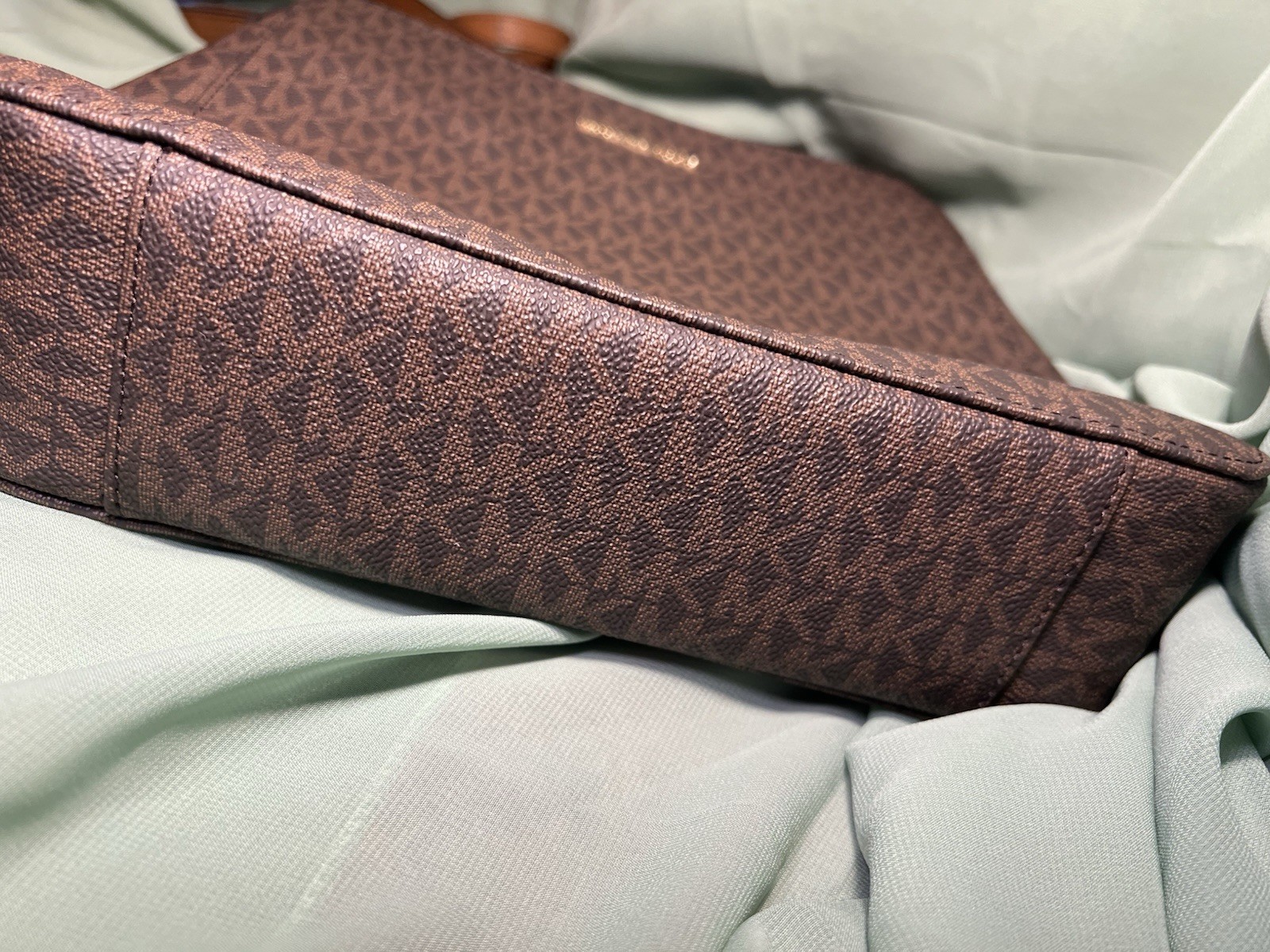 Michael Kors Brown Large Messenger Bag Logo Strap Accent Zip Magnet Pockets