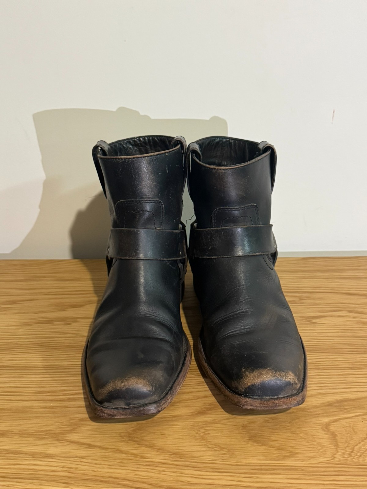 Frye Distressed Black Leather Square Toe 6-Inch Harness Womens Size 8 B Boots