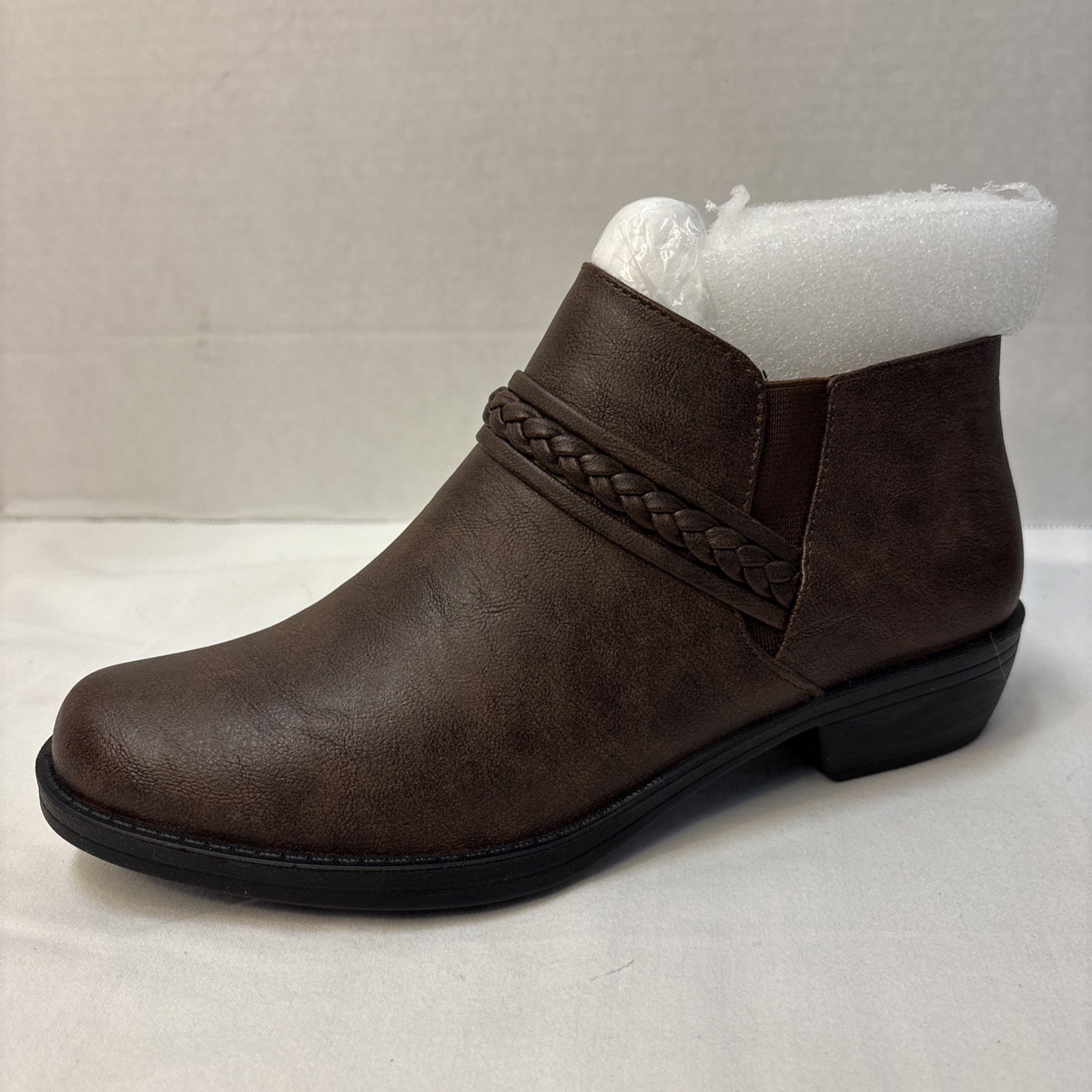 Easy Street Women’s Jalia Brown Booties Size 6M with low Block Heel Silhouwette