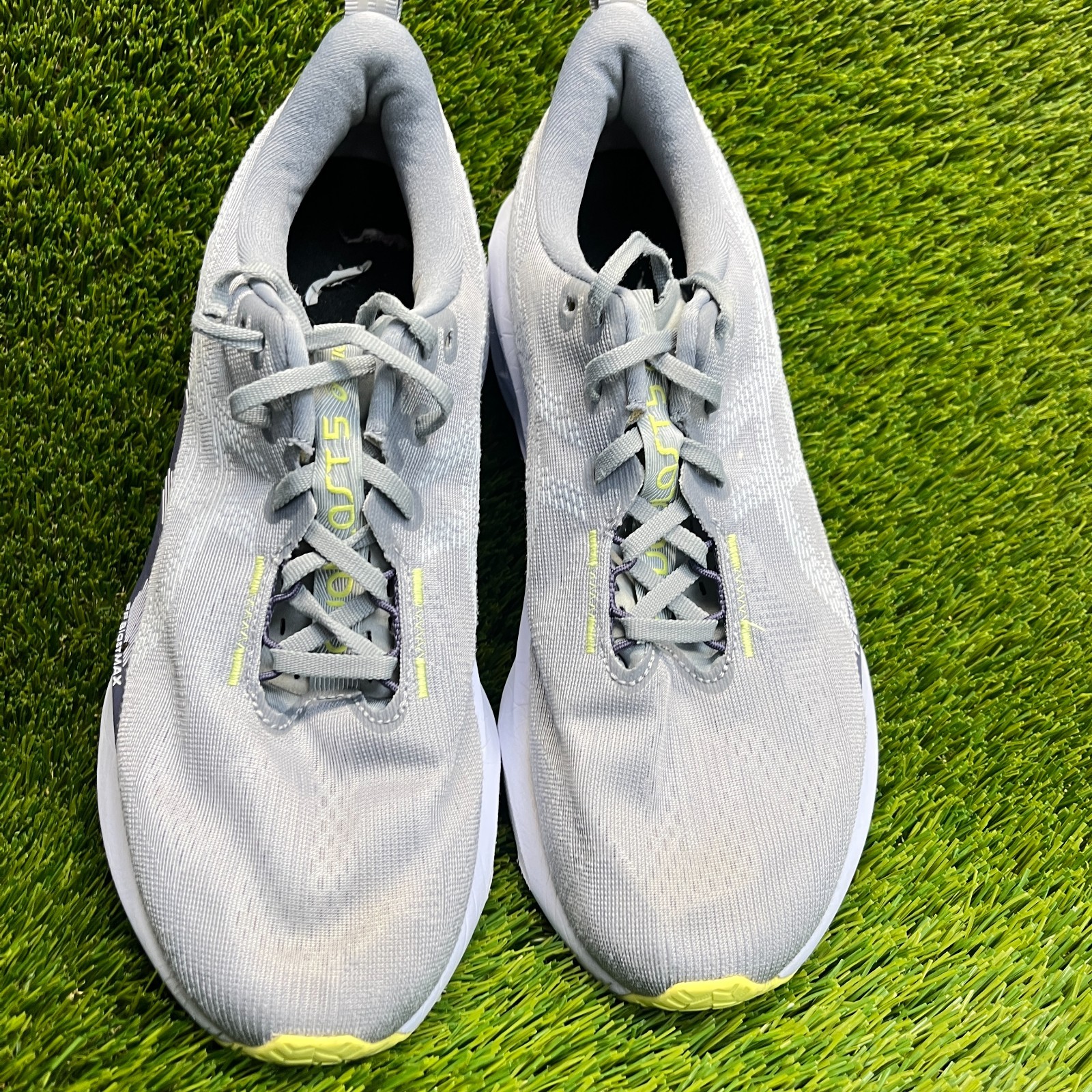 Asics Novablast 5 Womens Size 10.5 Gray Athletic Running Walking Shoes Sneakers