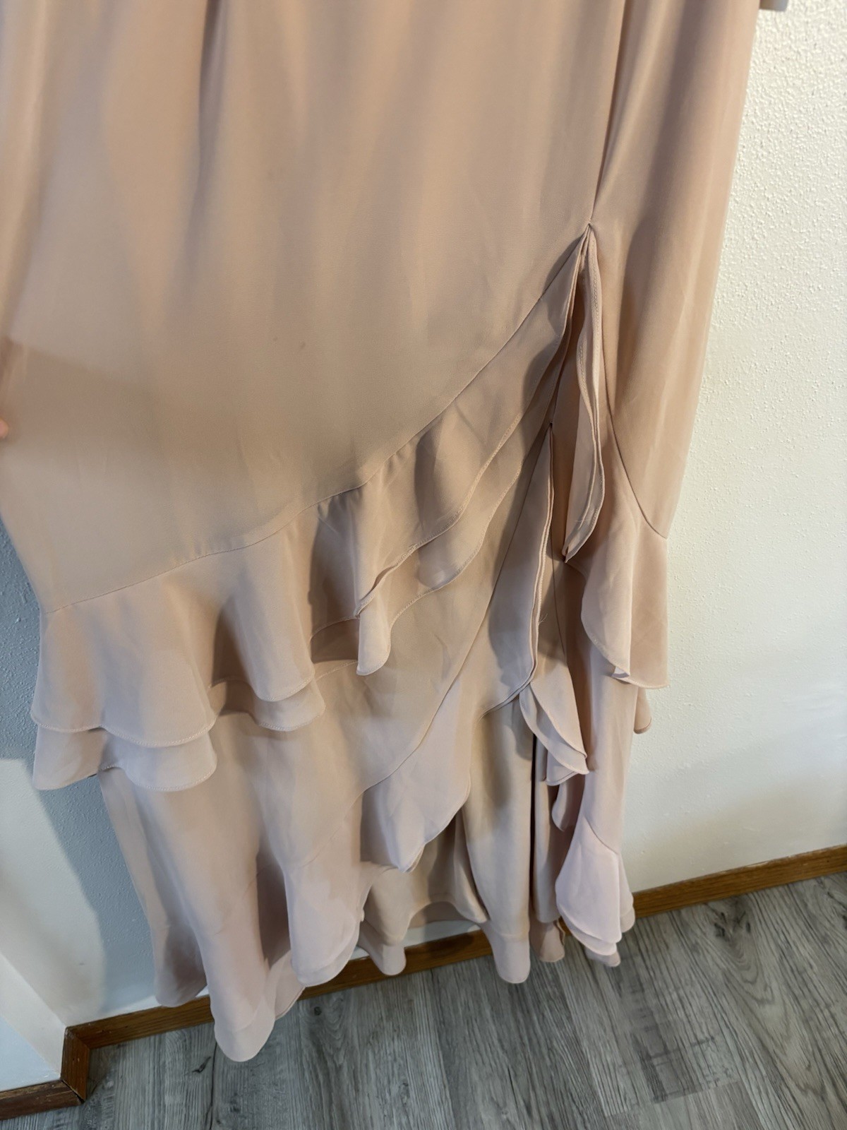 Lulus Women’s Beige V-Neck Chiffon Ruffle Maxi Dress Polyester Size M E-7