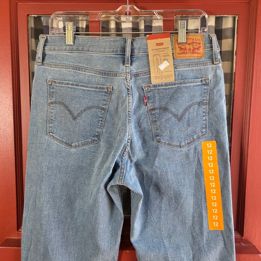 Levi’s Women’s Blue 314 Light Wash Shaping Straight Mid-Rise Jeans Size 31 x 32