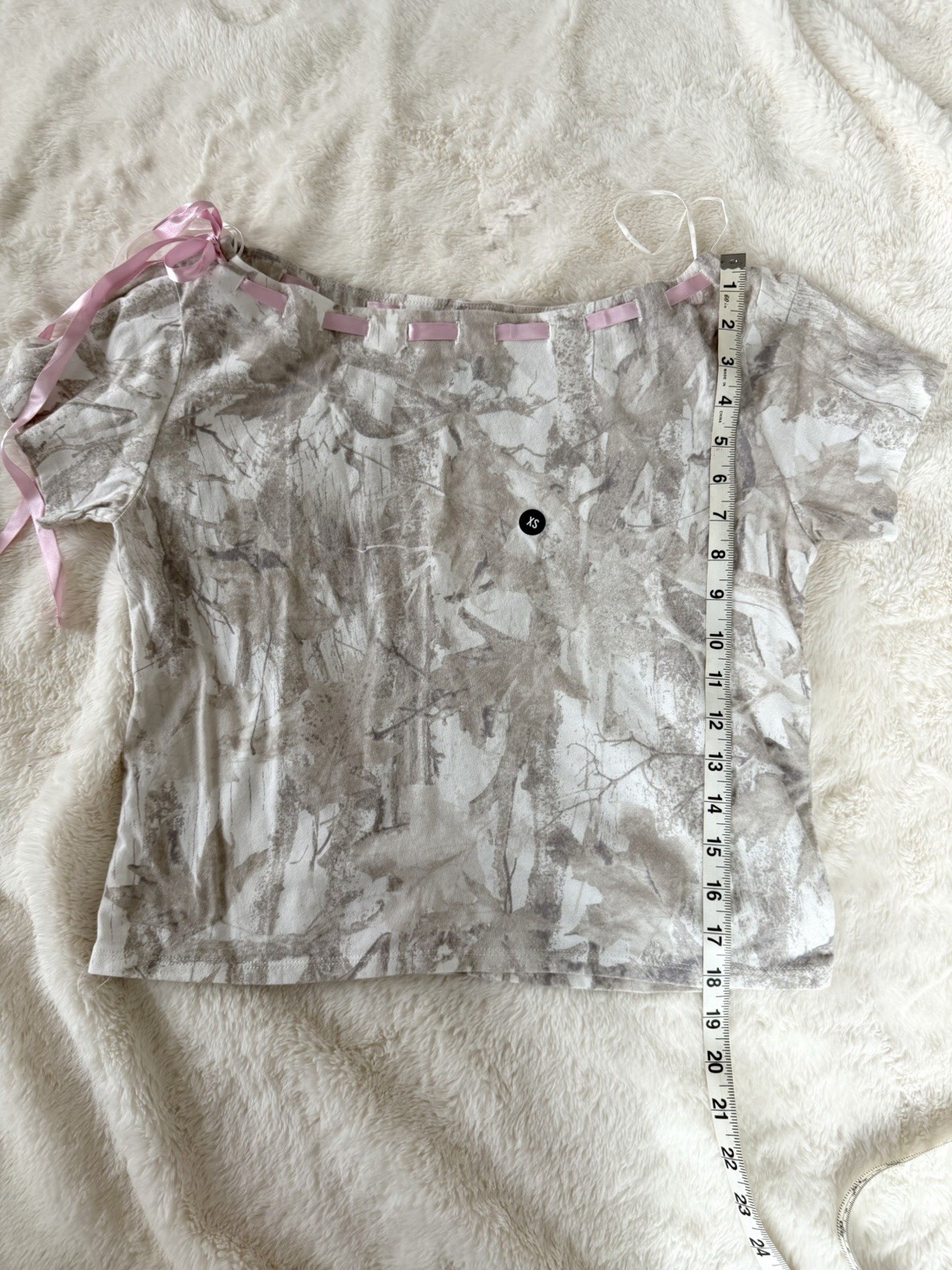 Hollister Womens XS Gray/White camo Short Sleeve Ribbon Top