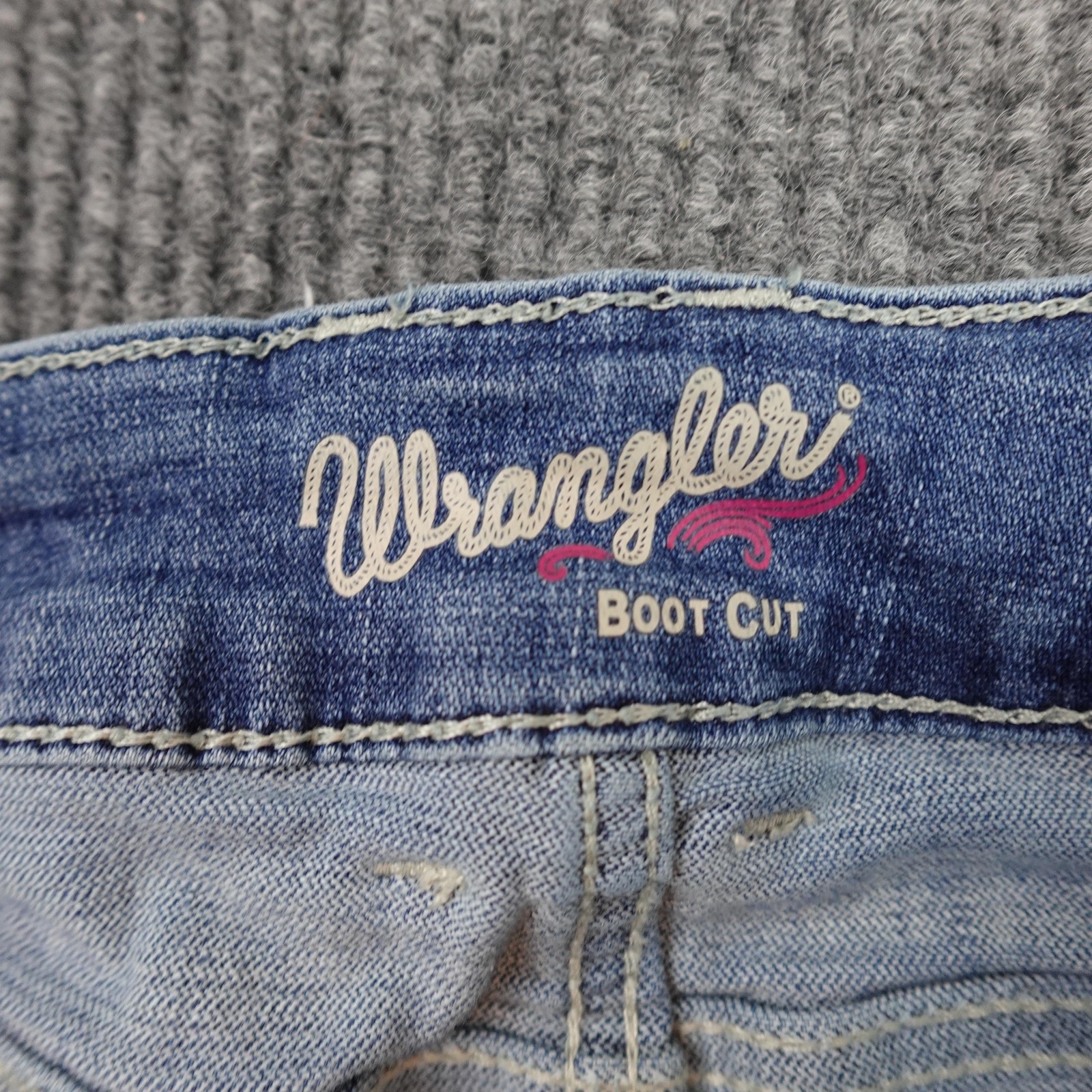 Wrangler Bootcut Jeans Womens 7 X 34 Medium Wash Blue Low Rise Stretch Denim