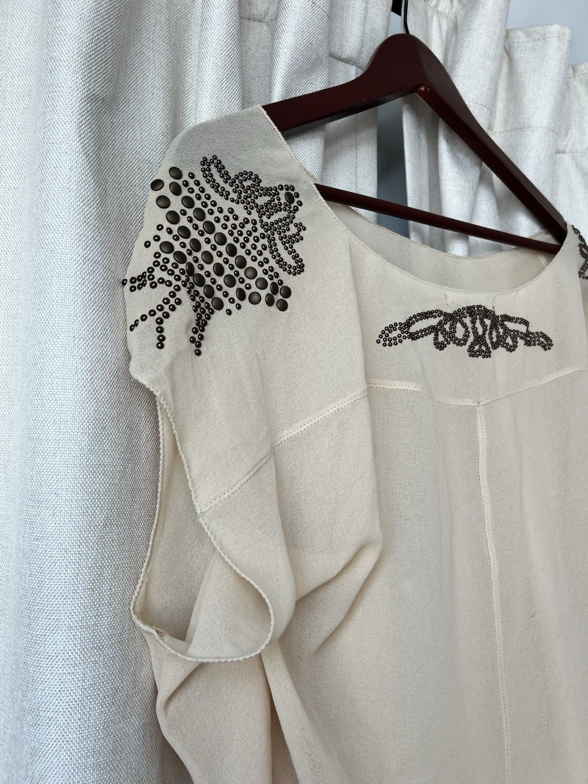 Chelsea And Violet Size Medium Semisheer Tightly Woven Flowy Blouse Brass Studs