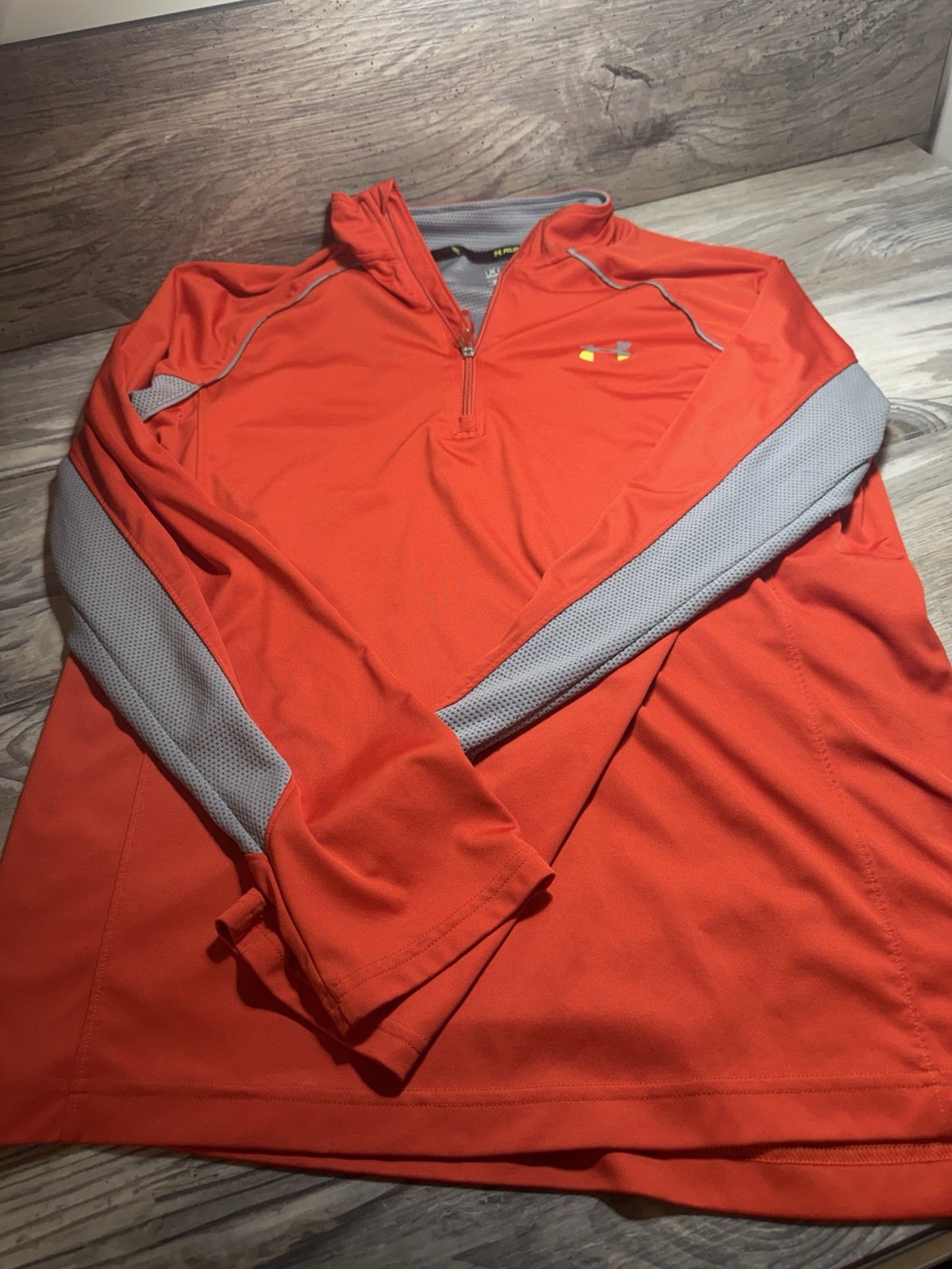 Under Armour Run Regular All Season Gear Running Shirt Large 1/4 Zip Red & Gray