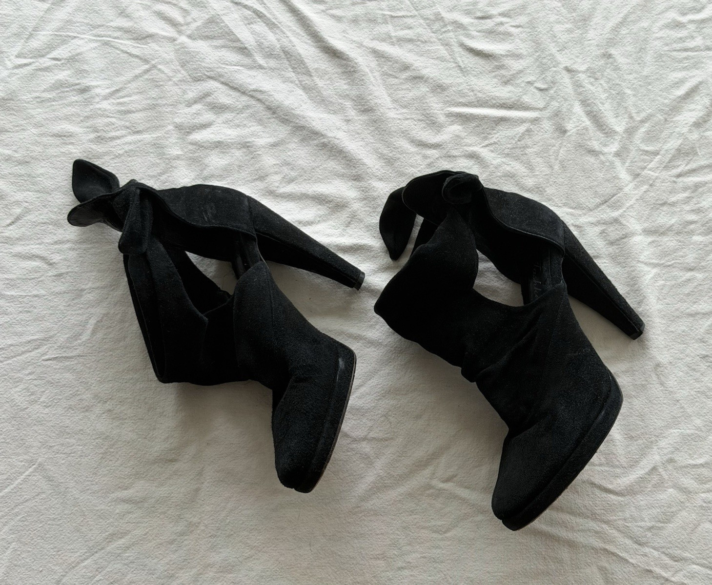 Vero Cuoio Women’s Black Suede Closed Toe Block Heel Pumps Slip-On Bow US 8