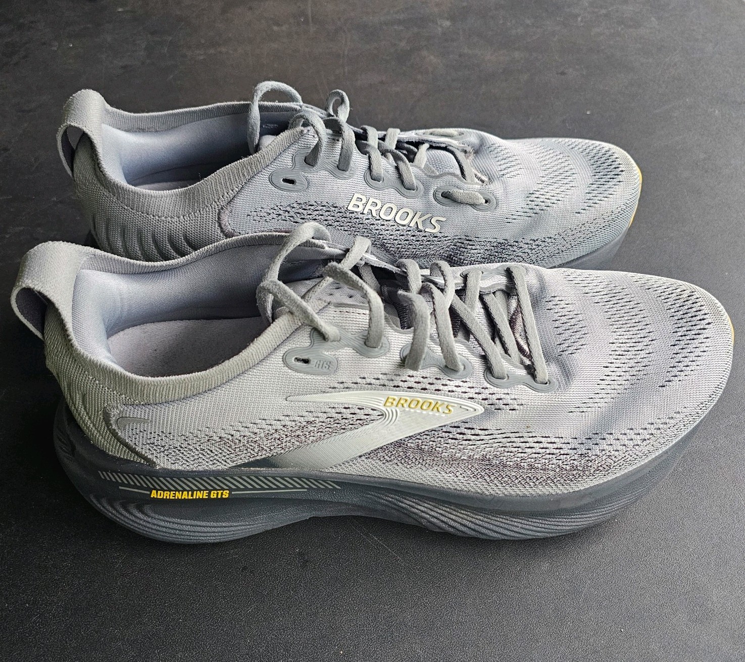 Brooks Adrenaline GTS 25 Men’s 9.5 4E Extra Wide Gray Running Shoes