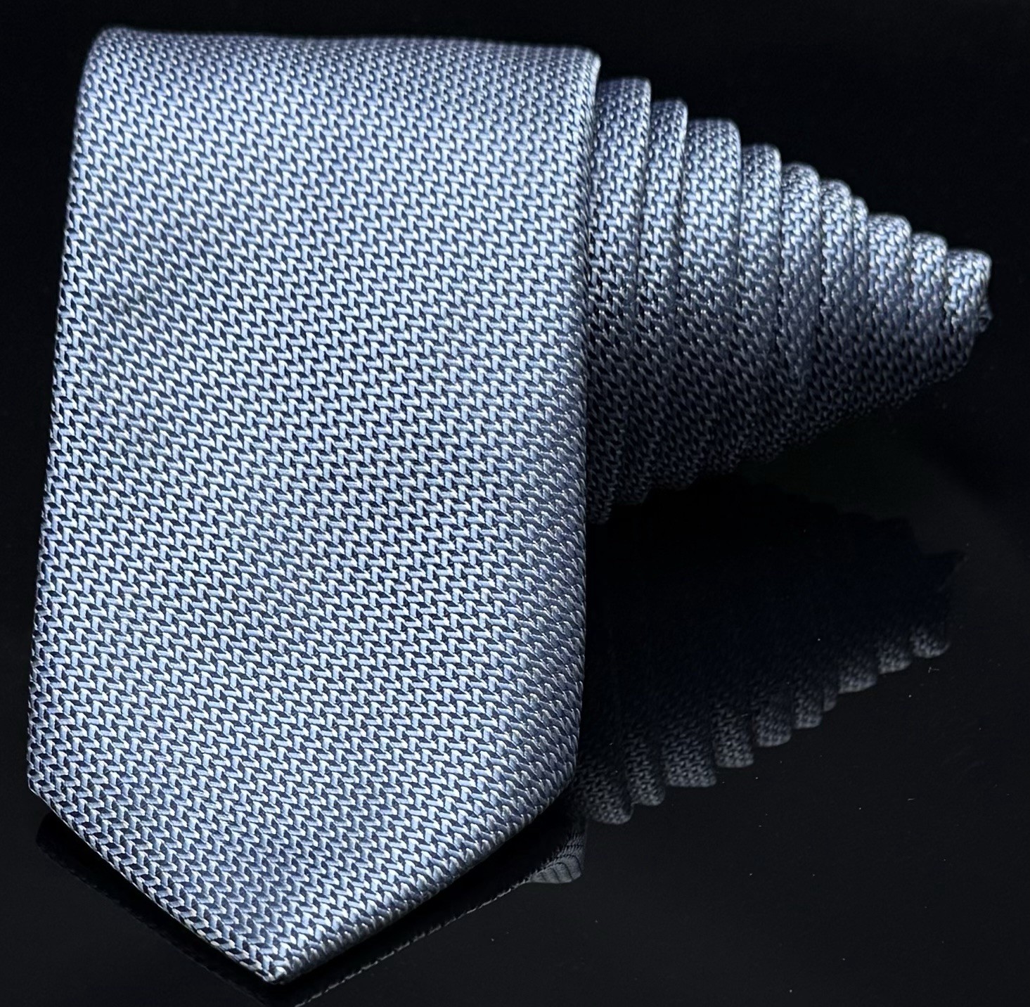 MICHAEL KORS MK Blue Textured Pattern Neck Tie Classic Length 57″-60. 100% Silk