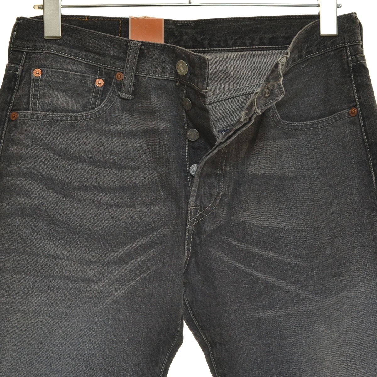 Unused LEVI’S denim jeans, model number 00501-1615, size W30, gray.