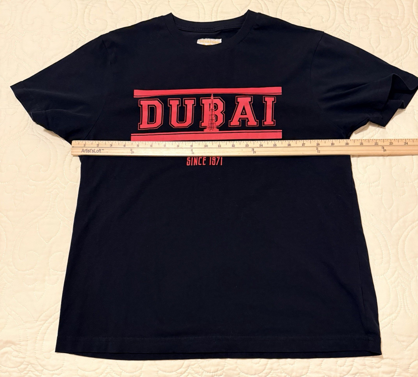 Dubai United Arab Emirates Graphic Men’s Shirt Large Black Red