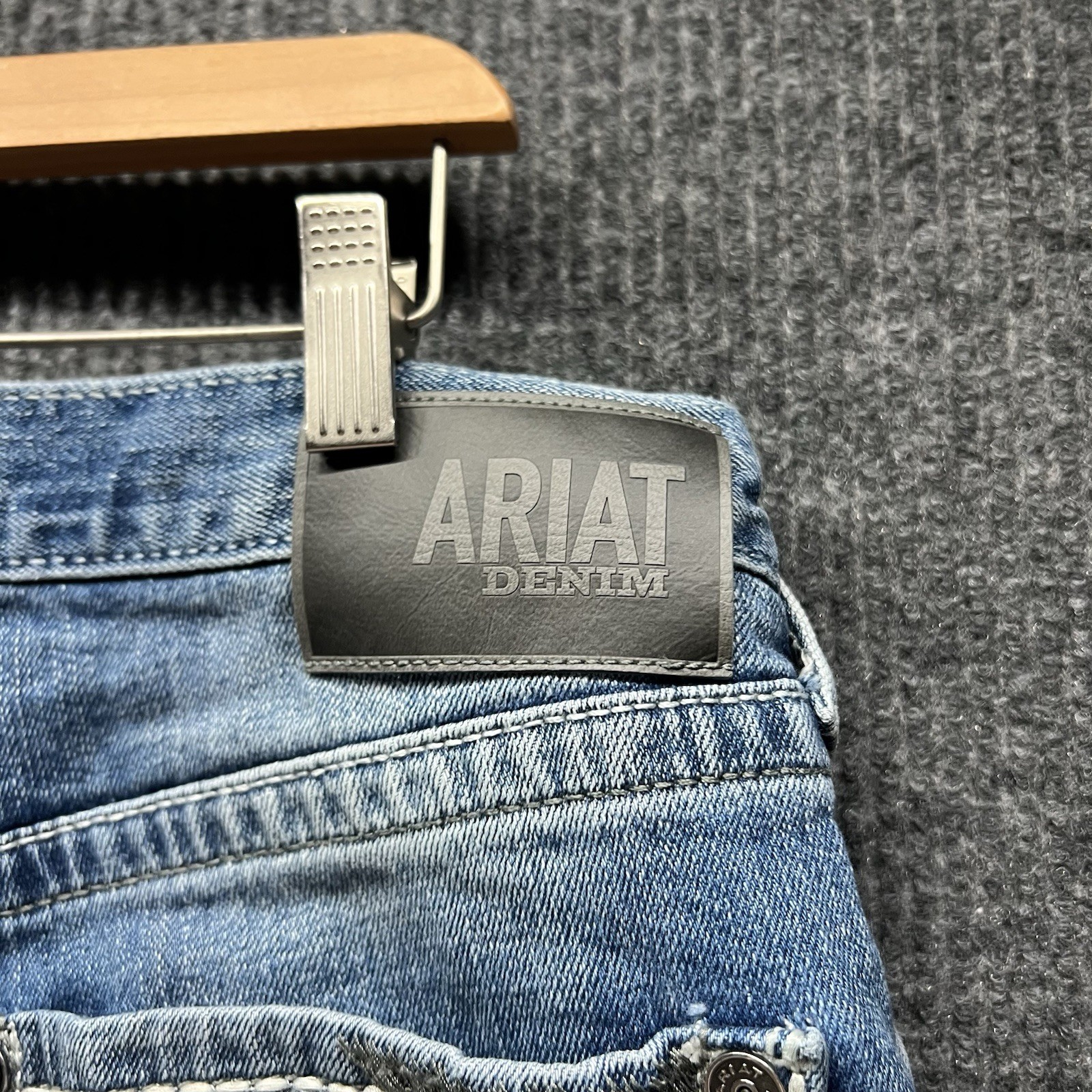 Ariat M2 Jeans Mens 33×34 Traditional Relaxed Boot Cut Medium Wash Blue Western