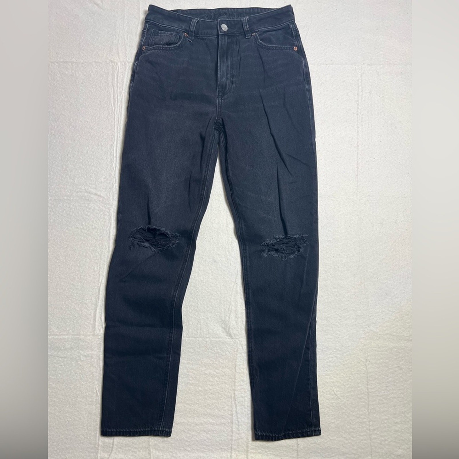 American Eagle Women’s Black Distressed Strigid mom Jeans size 2