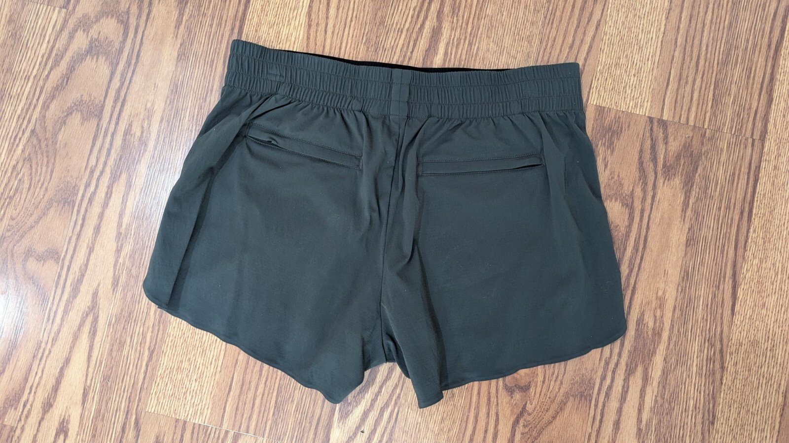 Athleta Stretch Waist Pull-on Nylon Span Shorts Gray Zip Pocket Sz 8 Perfect!