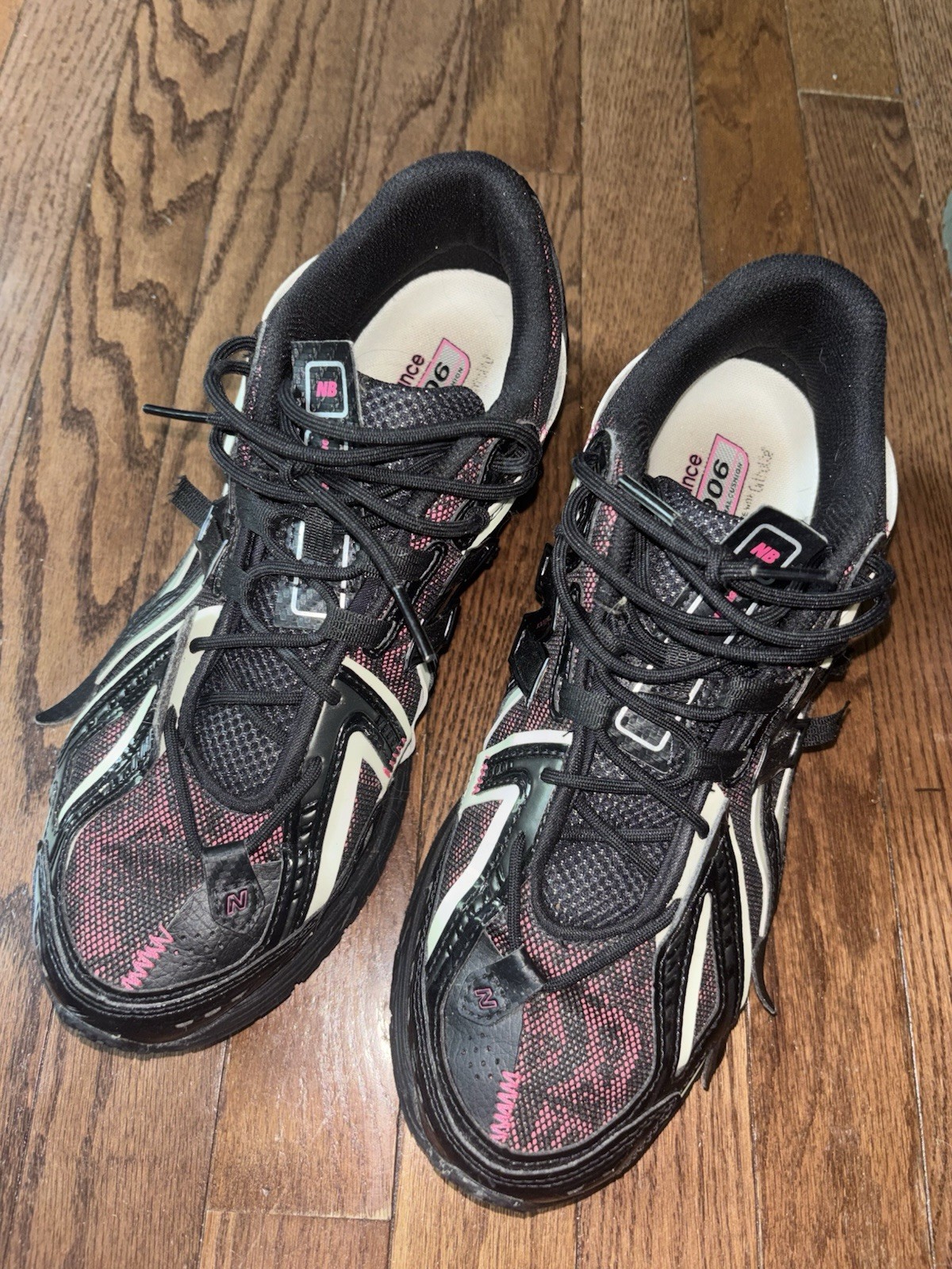 New Balance 1906A Black/Dragon Berry Mens Size 10.5 Very Good Condition