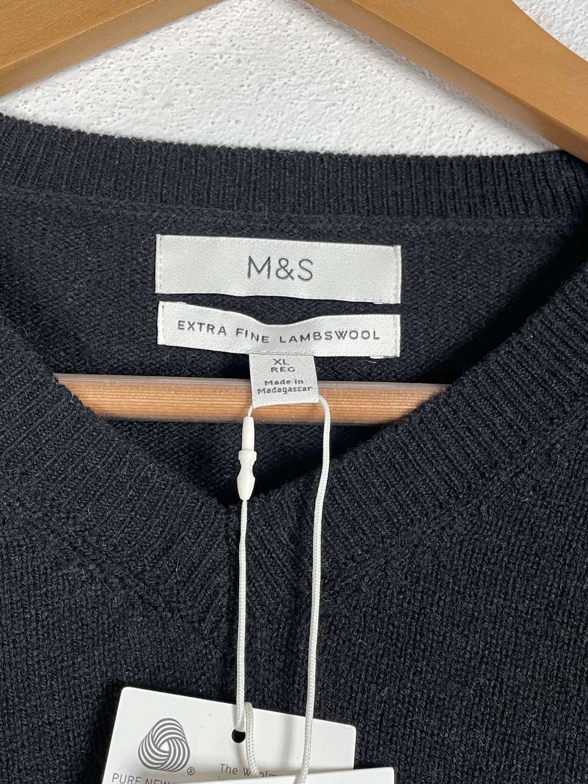 BNWT M&S Men’s Black Extra Fine Lambswool V-Neck Jumper Size XL 44-46”CH