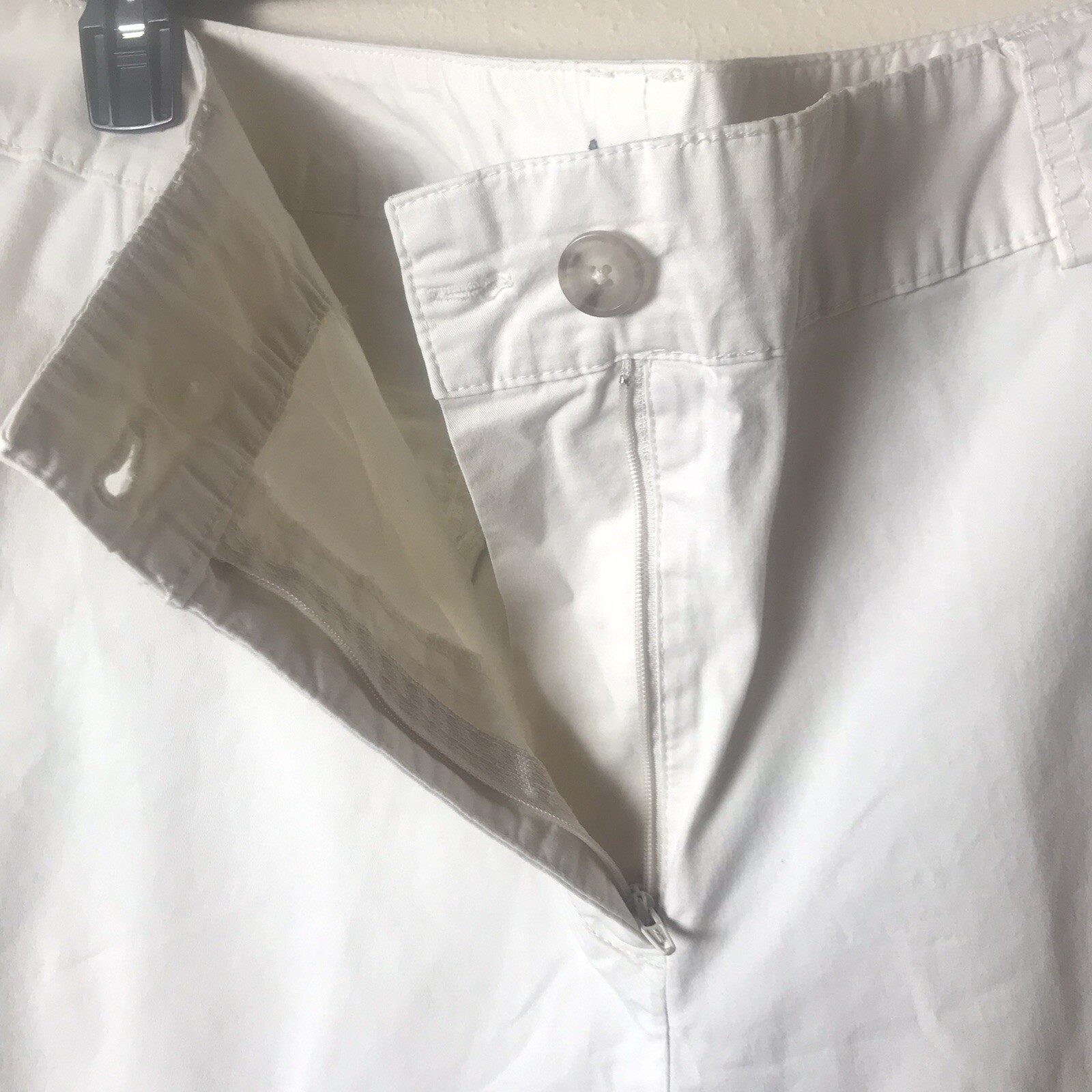 A.N.A Women’s Off-White High Rise Bermuda Shorts Back Pockets Size 20W