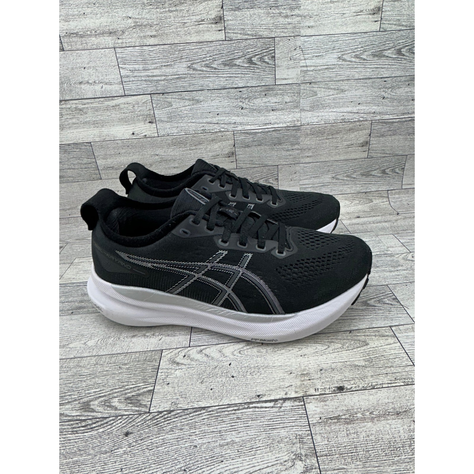 Asics Gel-Kayano 31 Black Graphite Grey Running Shoes 1012B670 Women Size 8