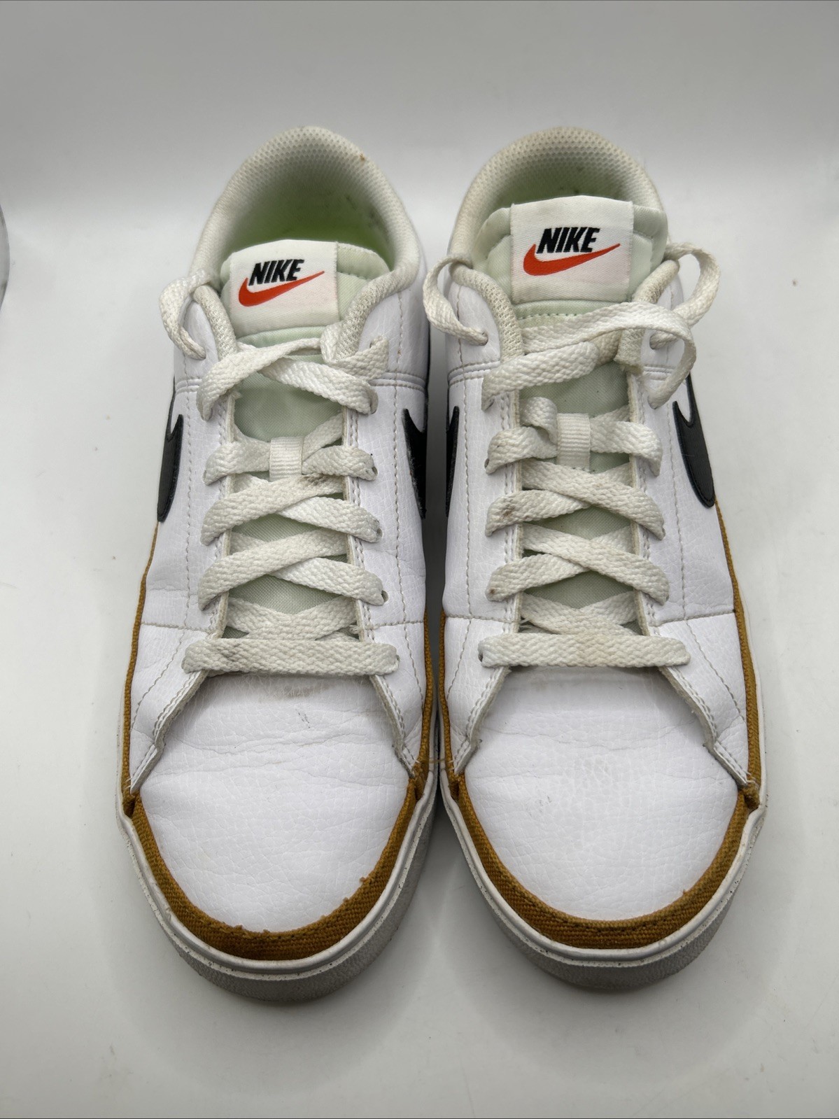 Size 9.5 nike blazer low Dh3161-100 Mens