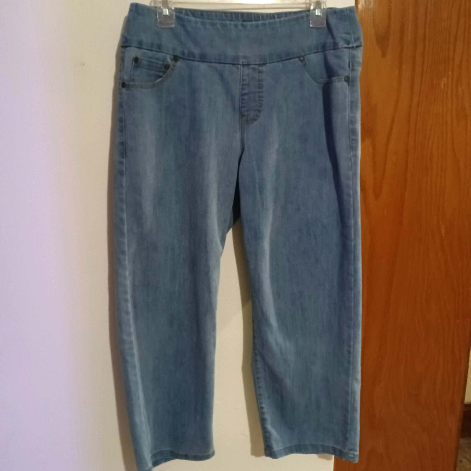 Chadwicks – Maternity Capri Crop Jeans No Panel Pull On – Light Wash – Size 12