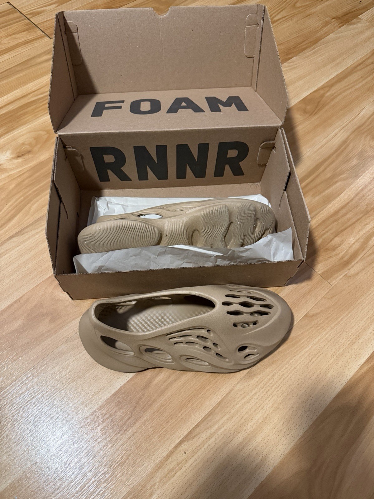 Yeezy Foam Runners Men’s Sand