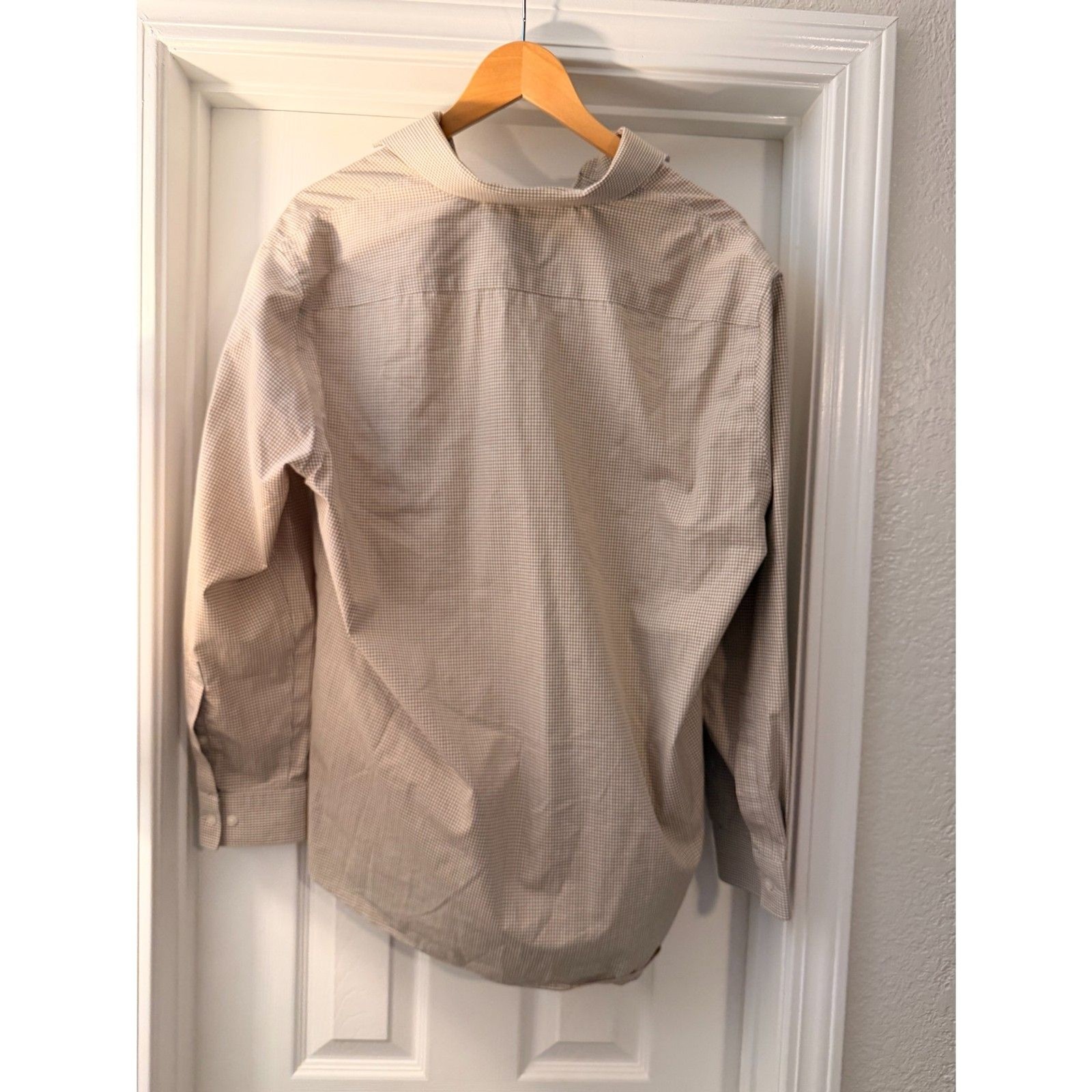 Michael Kors Tan & White Plaid Button-Up Top – Gently Worn