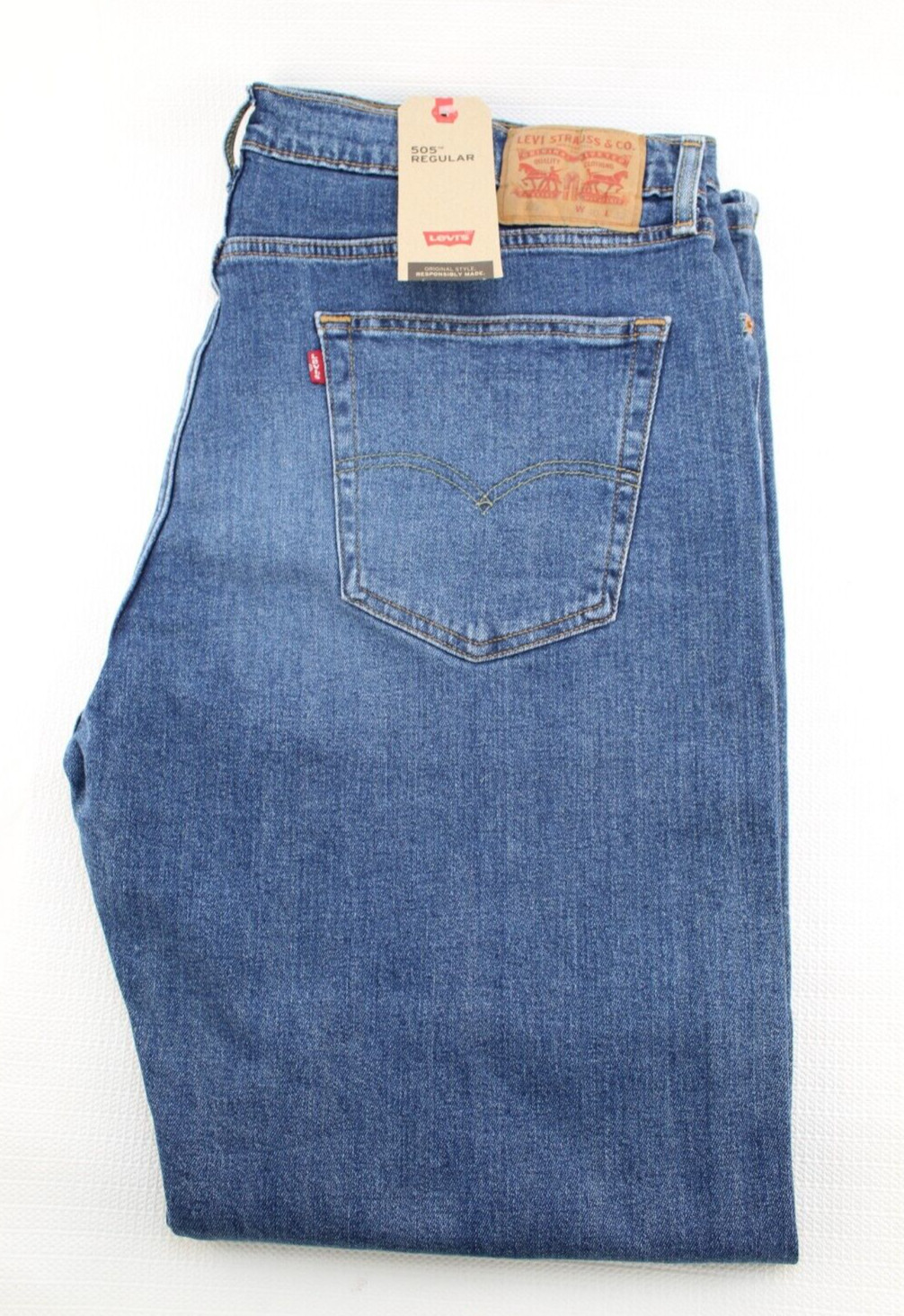 NWT LEVI’S 505 Regular Size 40 x 32 Medium Wash Room At Thigh Men Jeans MSRP $69