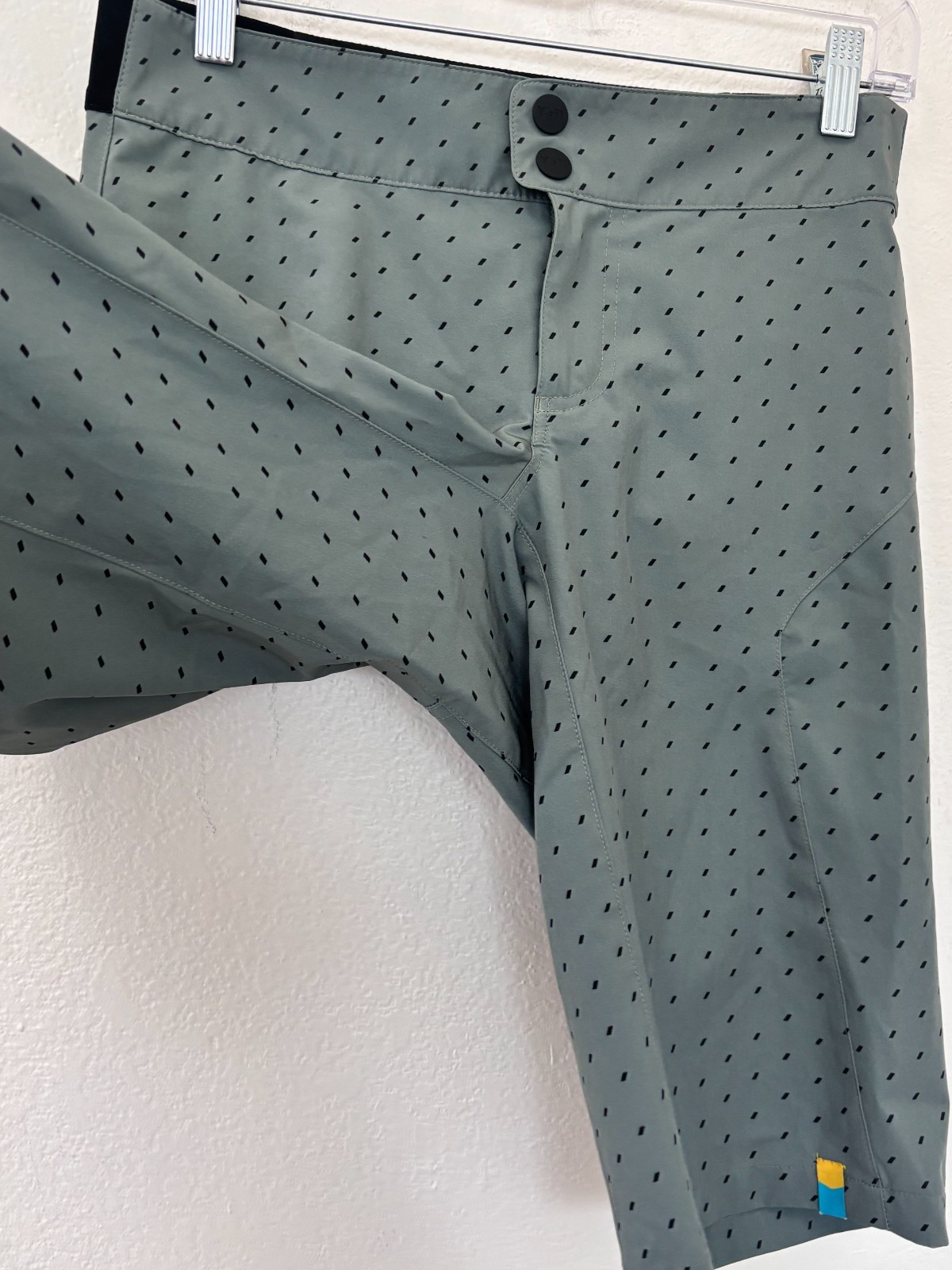 Yeti Shorts Small Green Black Fatigue Slant Dawson Mountain Bike Zip Pocket