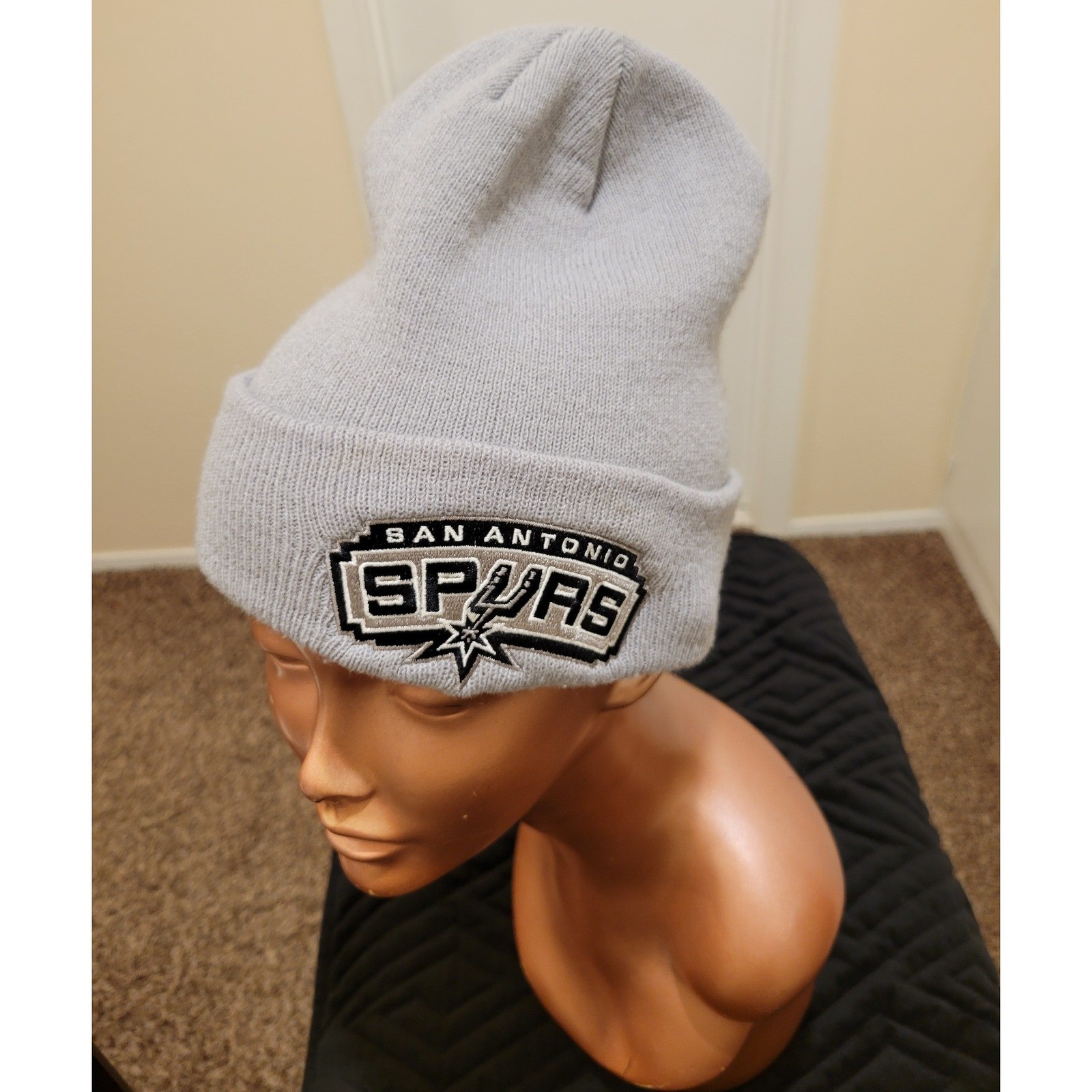 NBA San Antonio Spurs Beanie Hat Grey Cuffed Knit Embroidered Logo Basketball